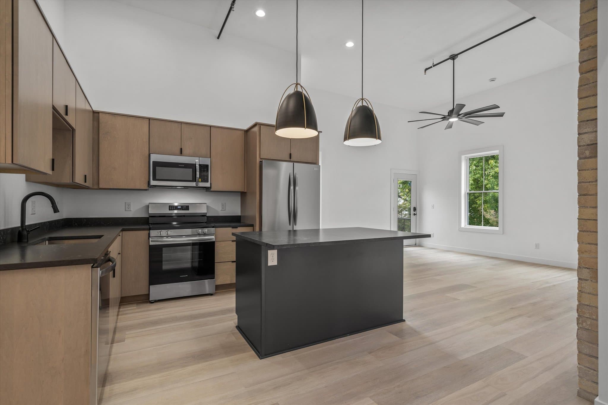Slinger Apartment: 308 Oak St