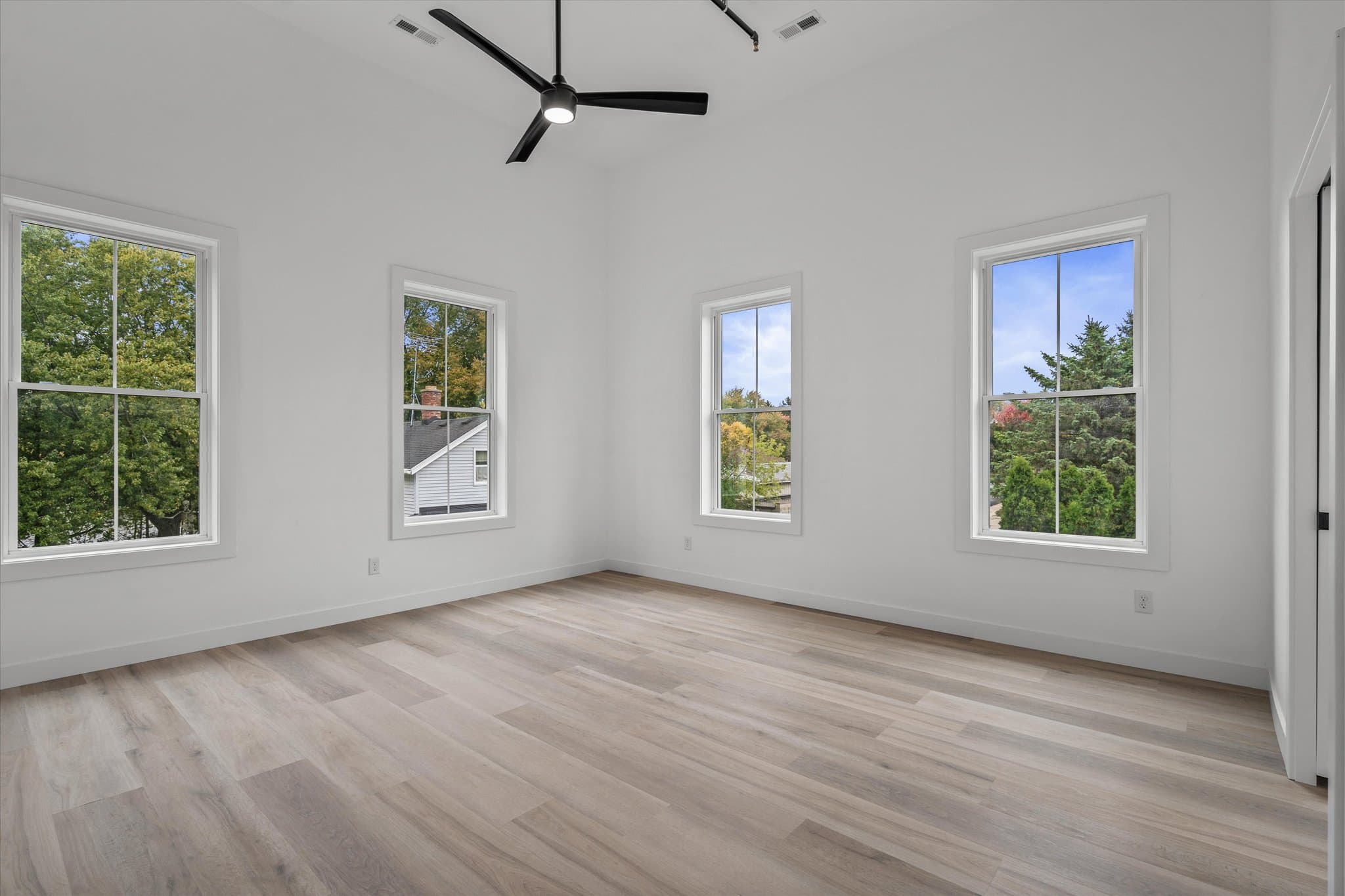 Slinger Apartment: 308 Oak St