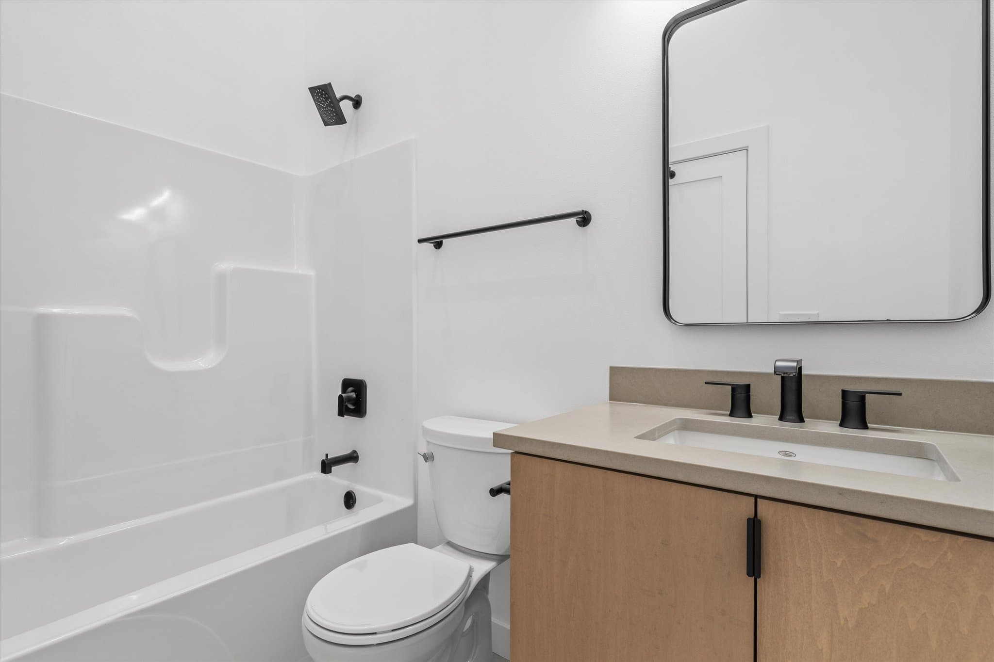 Slinger Apartment: 308 Oak St
