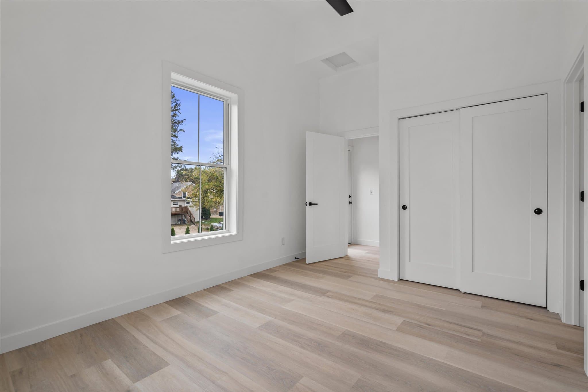 Slinger Apartment: 308 Oak St