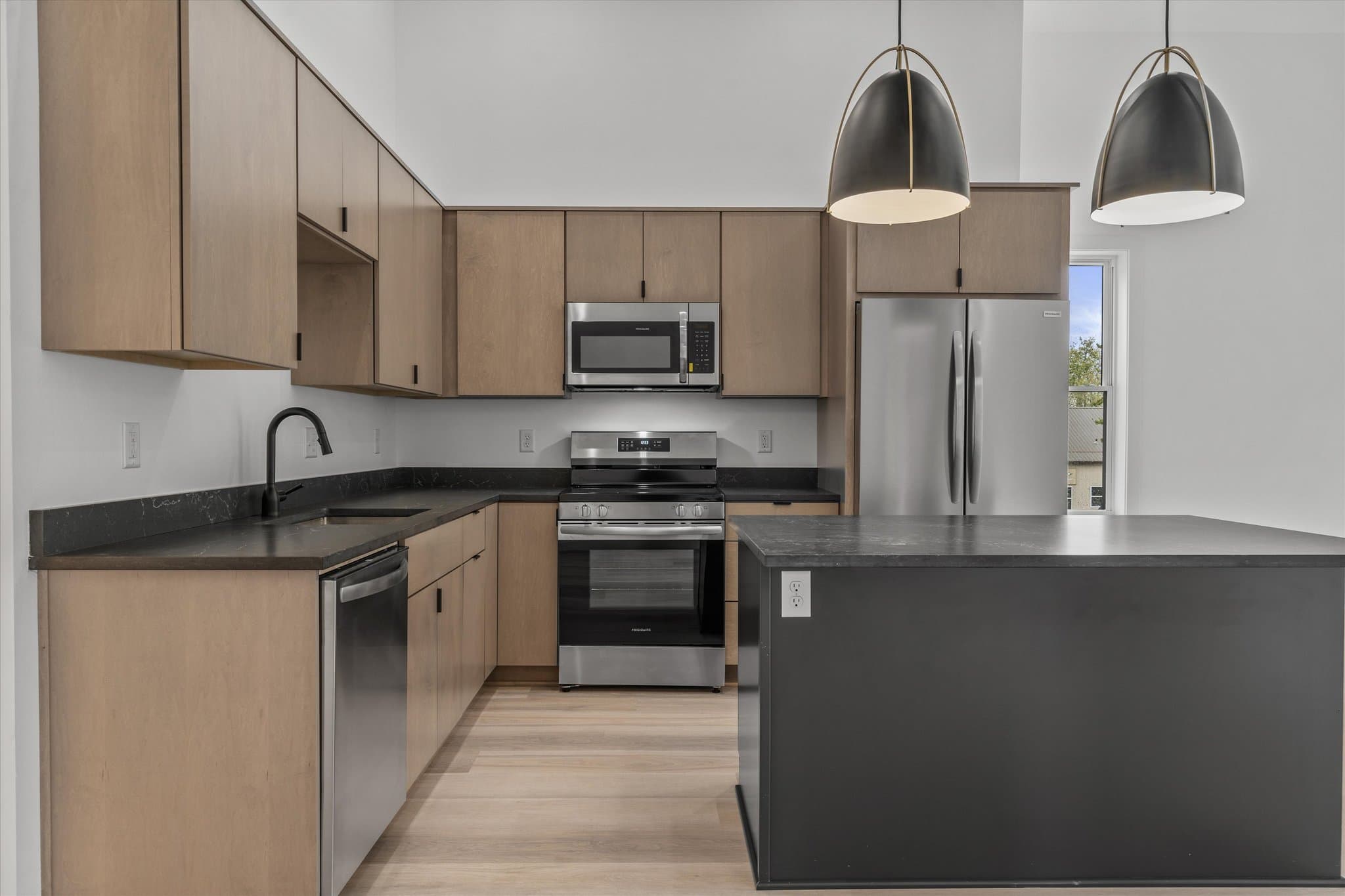 Slinger Apartment: 308 Oak St