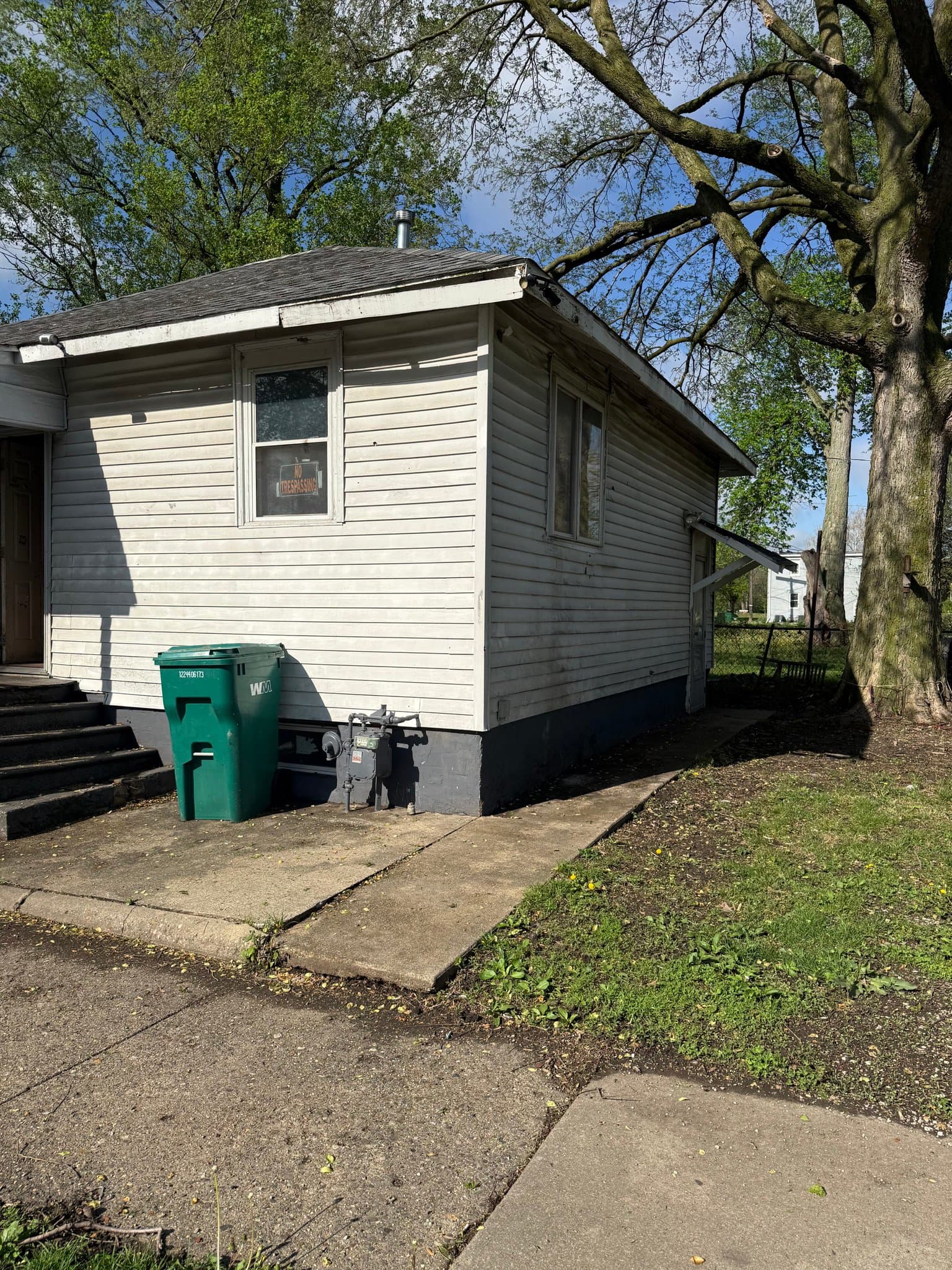 Decatur House: 347 N Stone St