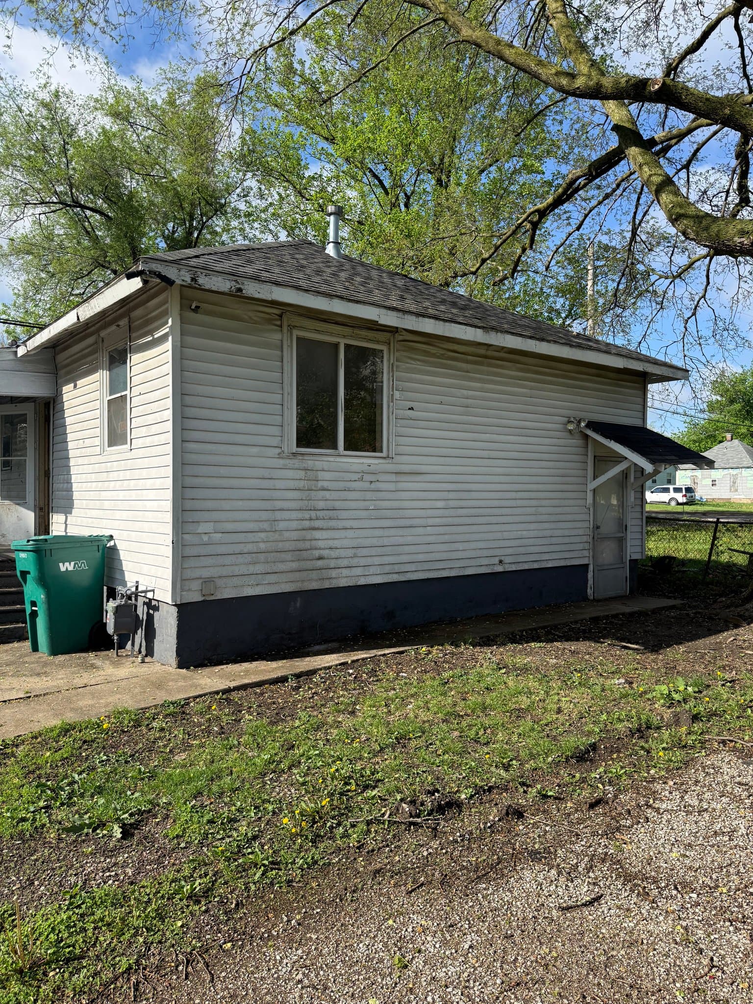Decatur House: 347 N Stone St