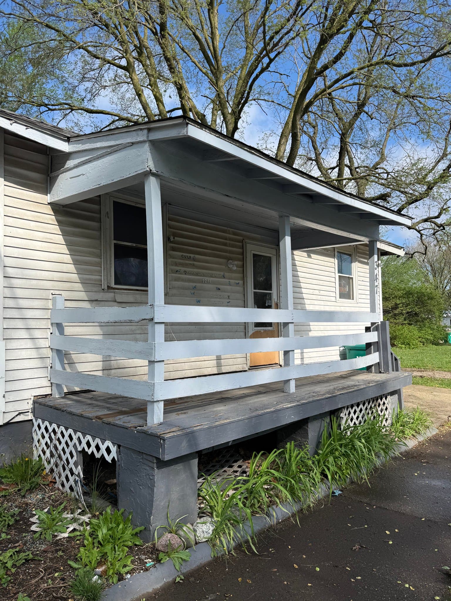 Decatur House: 347 N Stone St