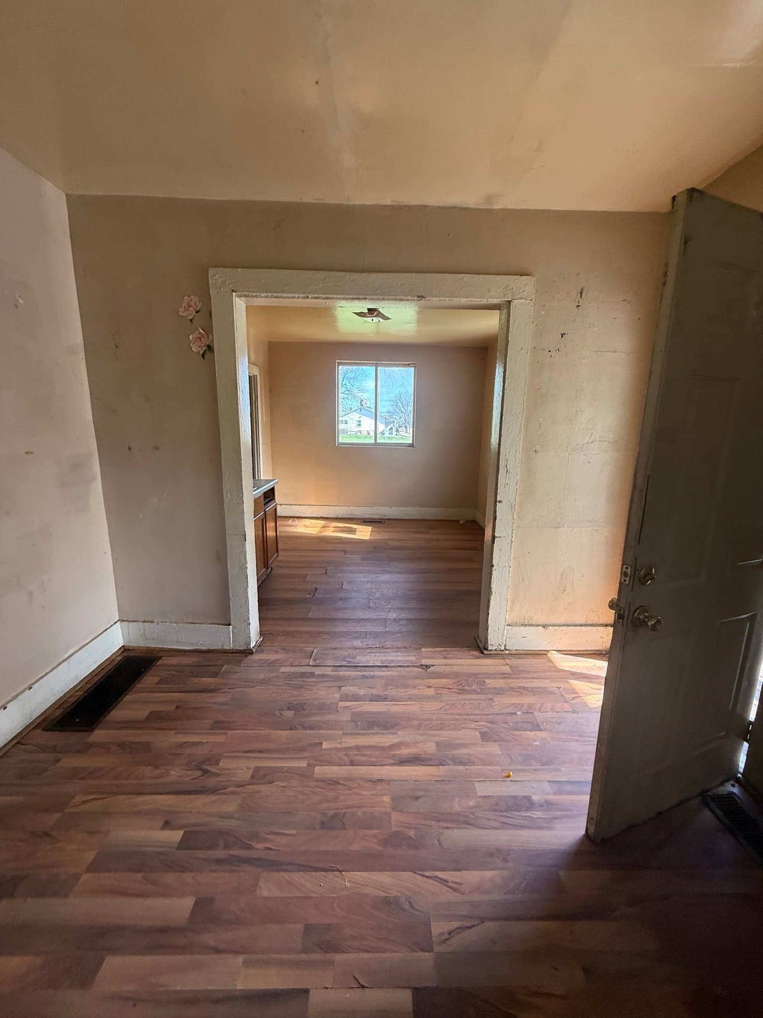 Decatur House: 347 N Stone St