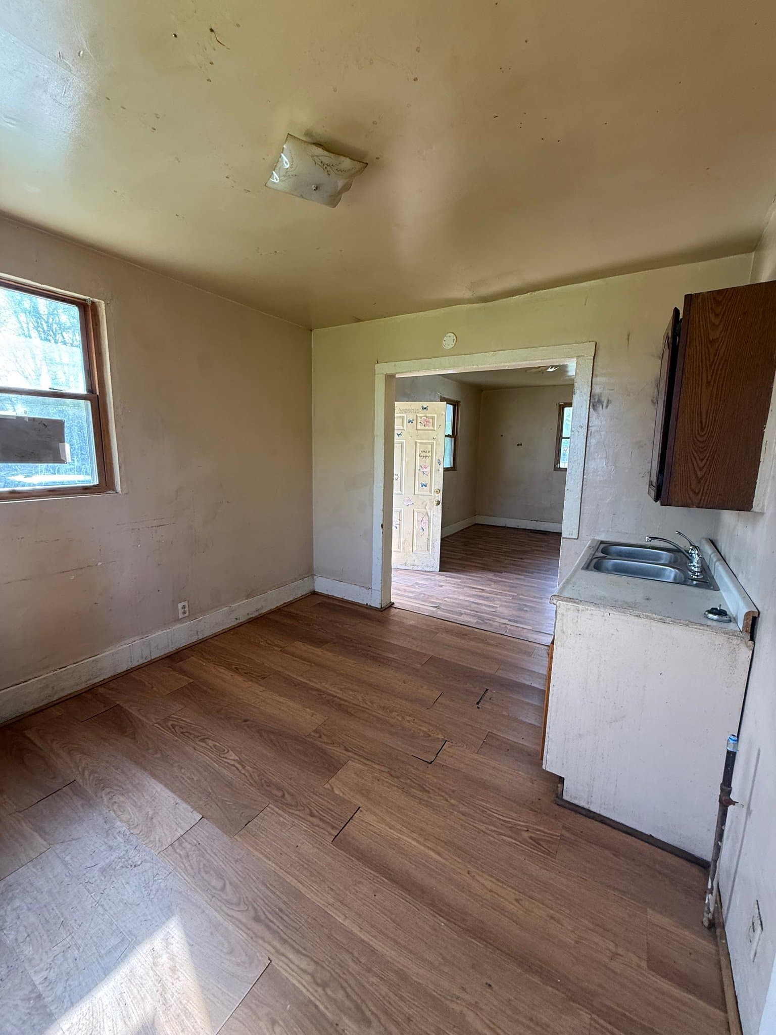 Decatur House: 347 N Stone St