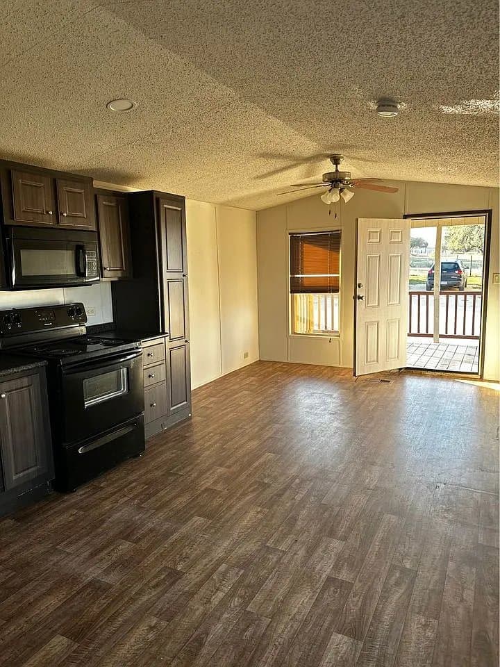 Devine Other: 1001 County Road 773 #133-1