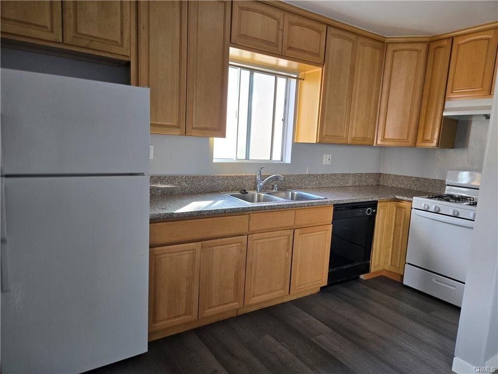 Los Angeles Apartment: 1129 N Clark