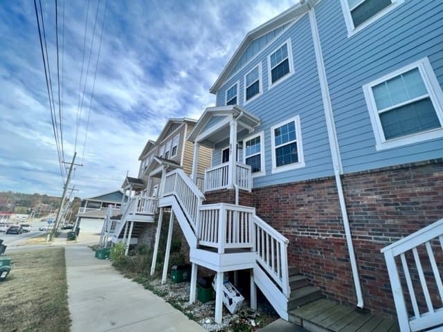 Fayetteville Townhome: 863 W North St