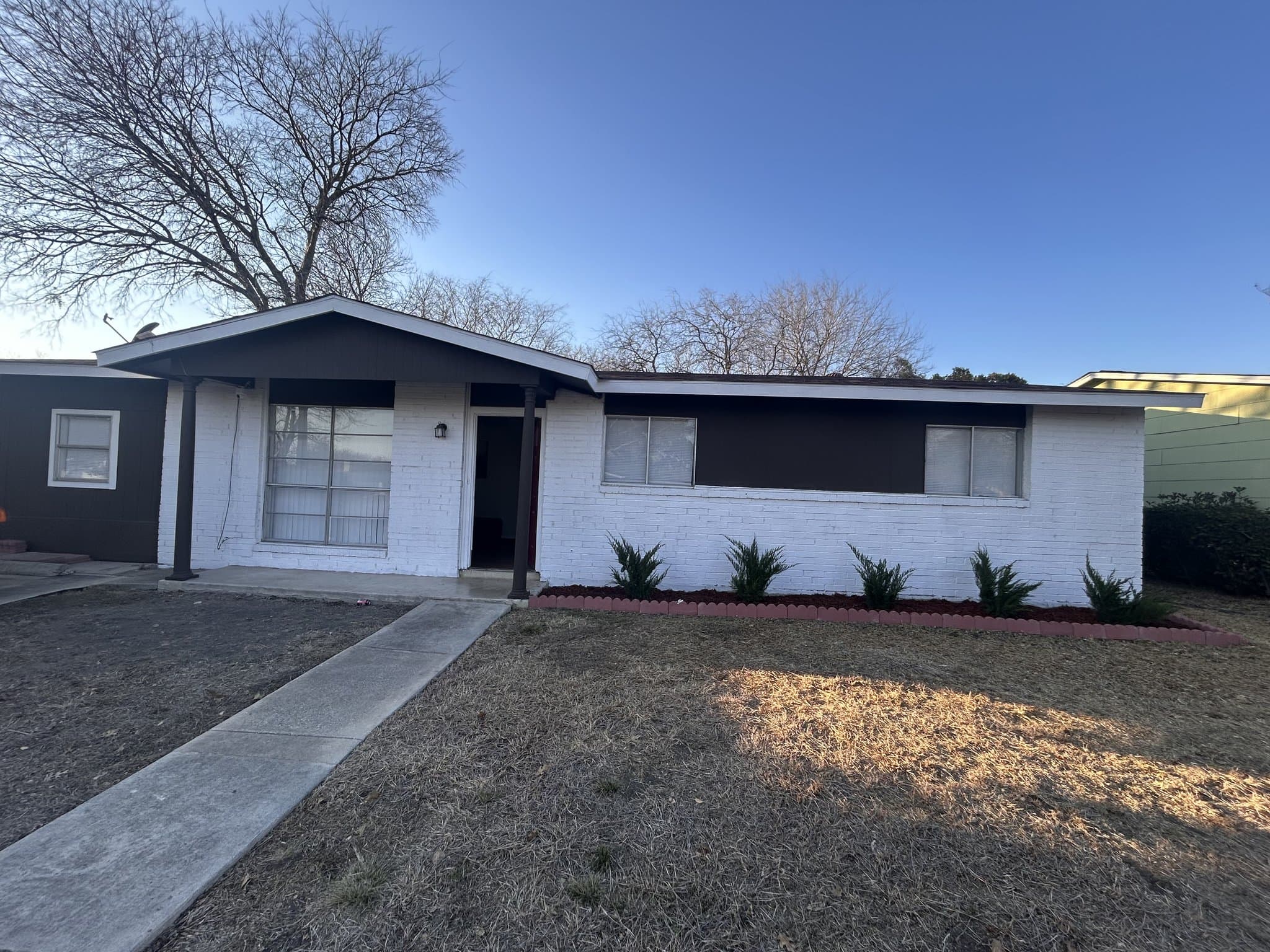 Converse Single Room: 313 Deborah Dr