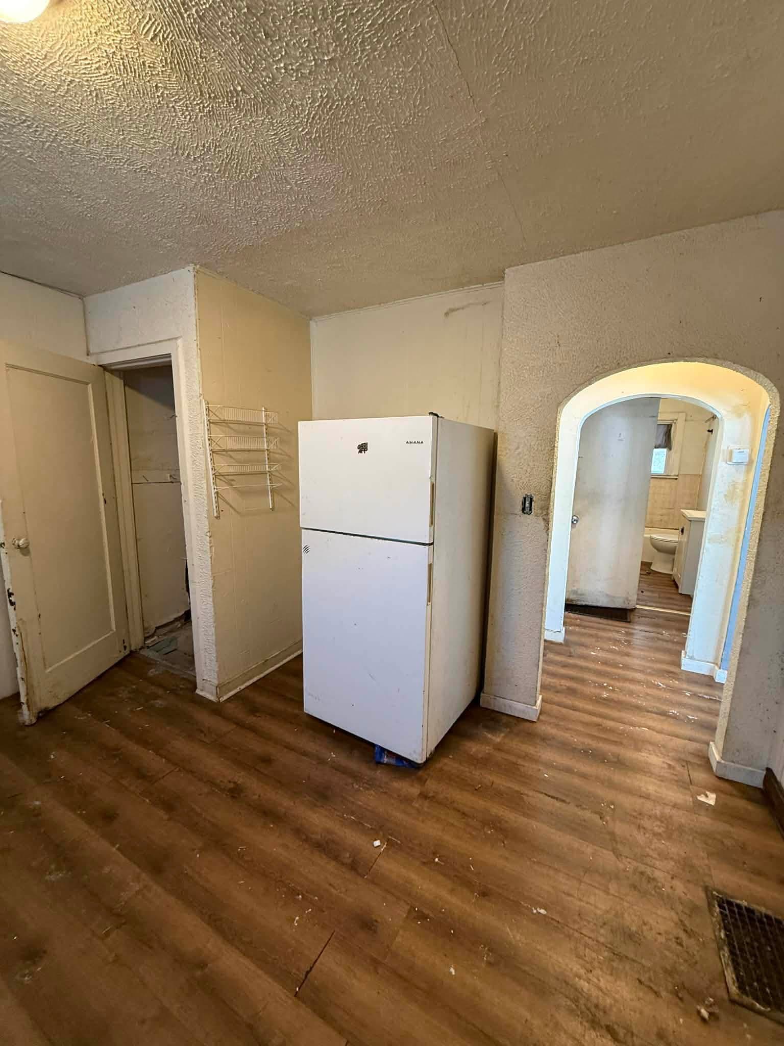 Decatur House: 1305 E Whitmer St