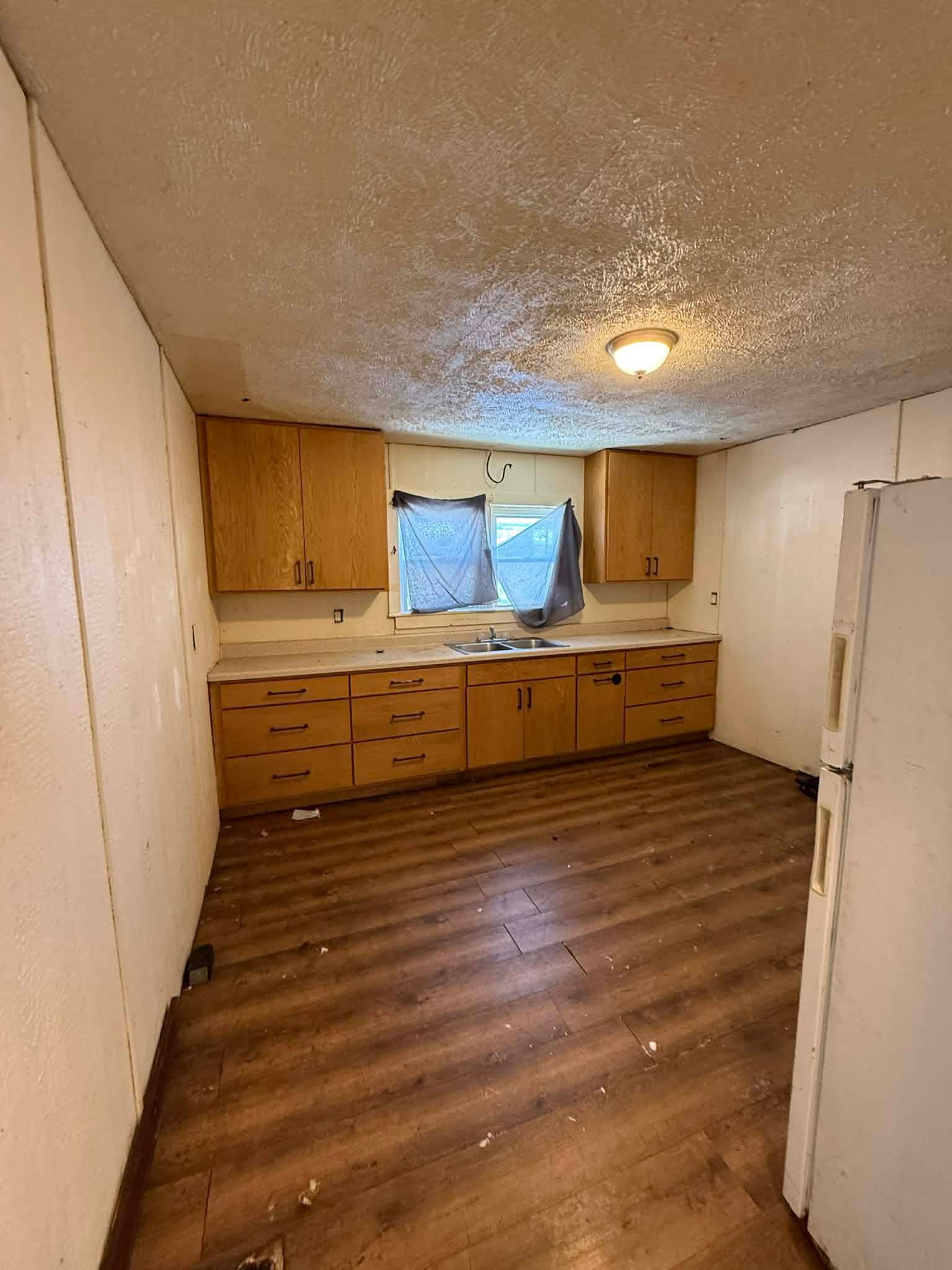 Decatur House: 1305 E Whitmer St