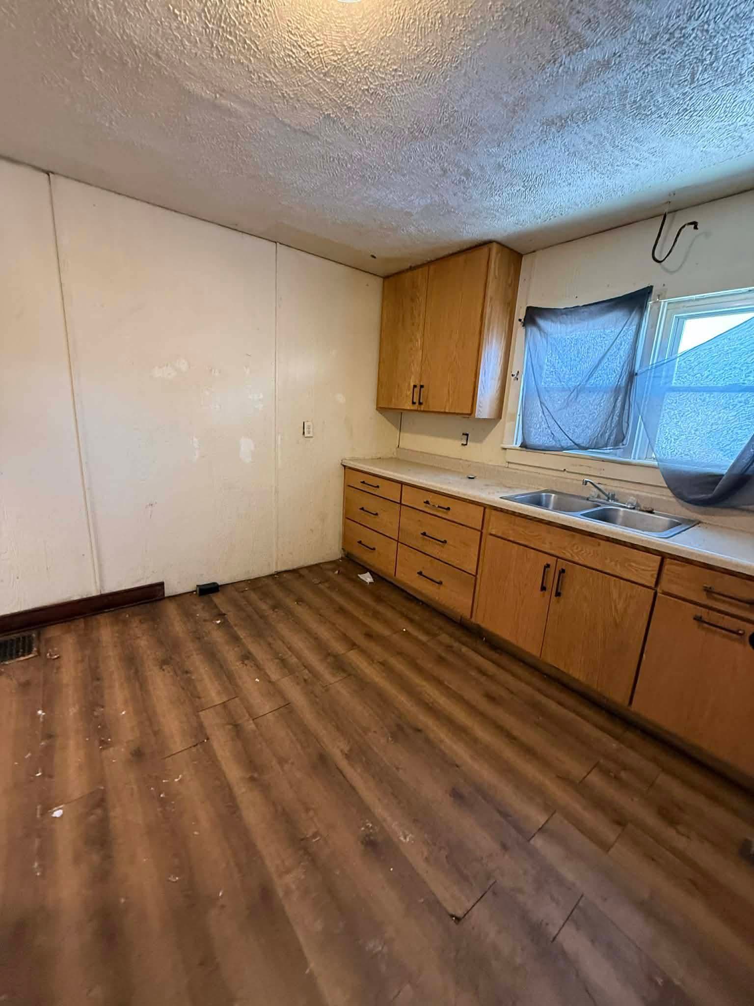 Decatur House: 1305 E Whitmer St