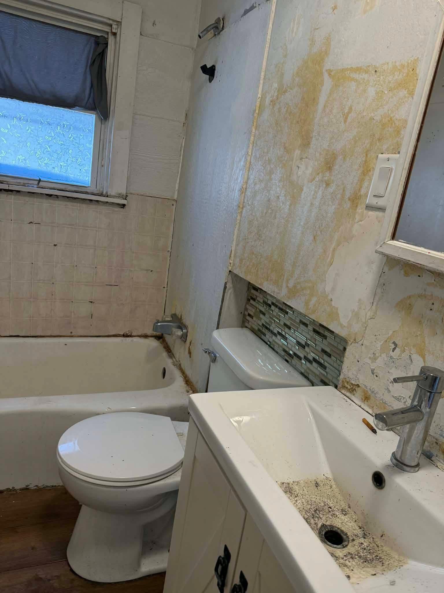 Decatur House: 1305 E Whitmer St