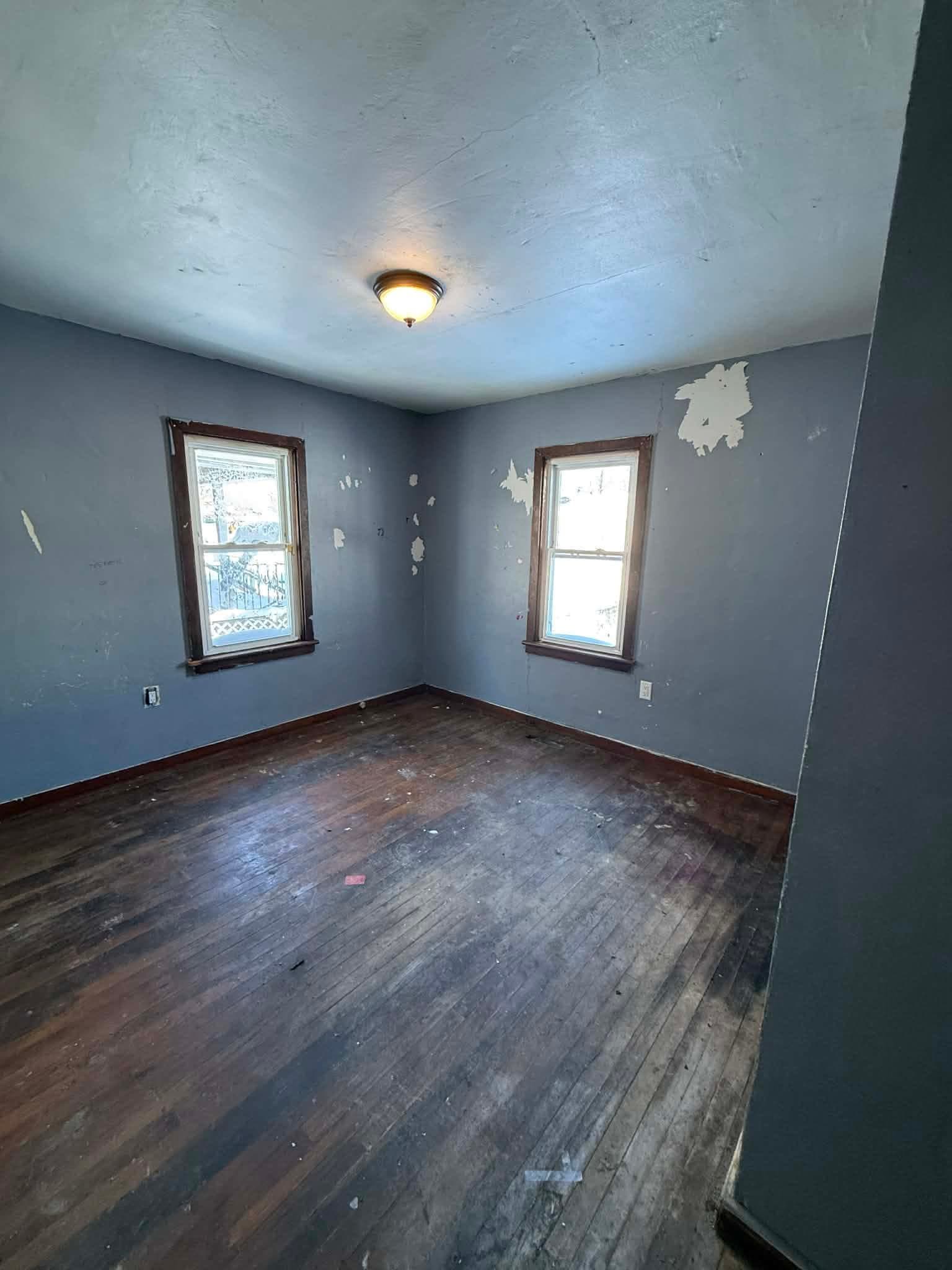 Decatur House: 1305 E Whitmer St