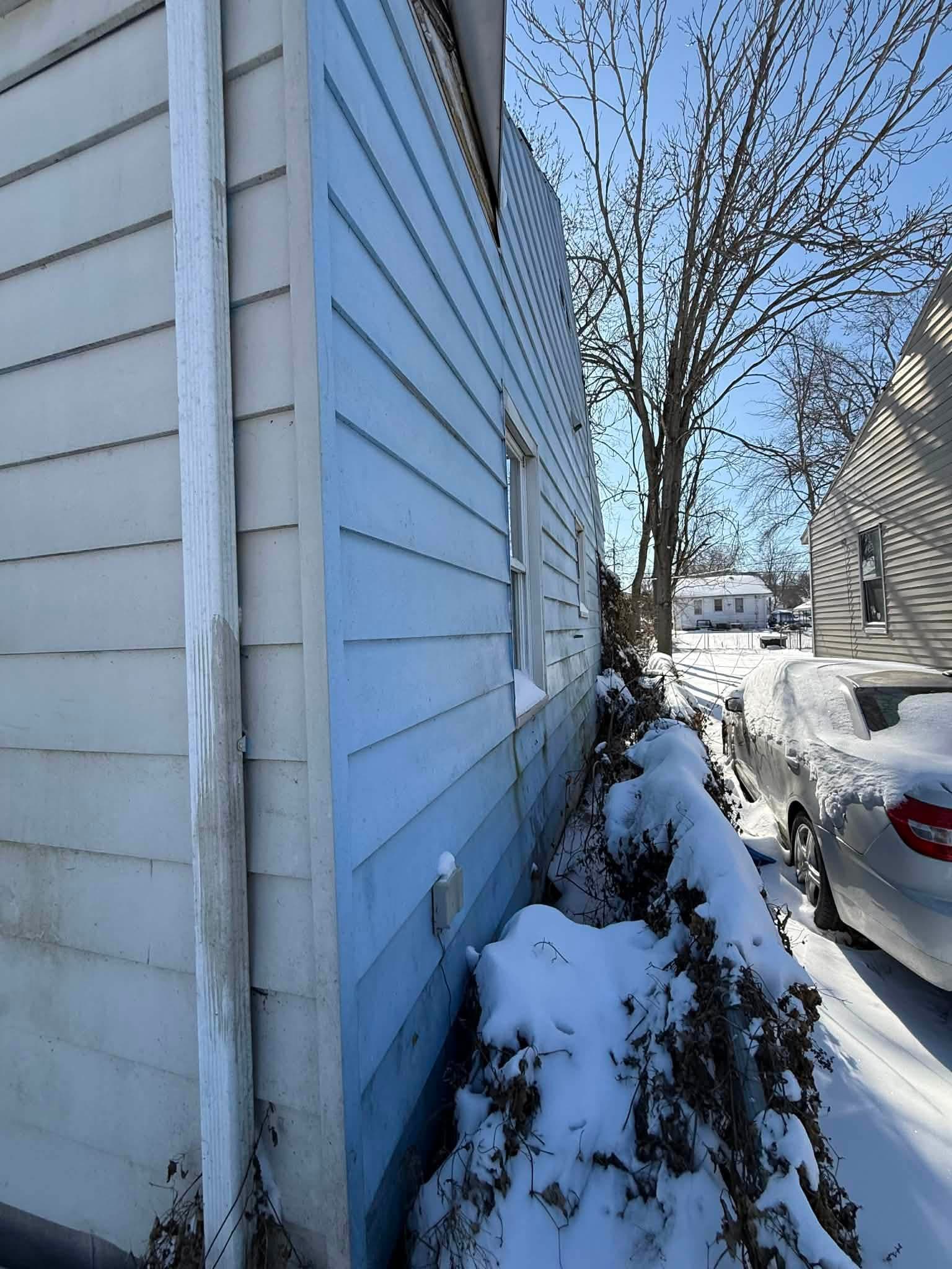 Decatur House: 1305 E Whitmer St