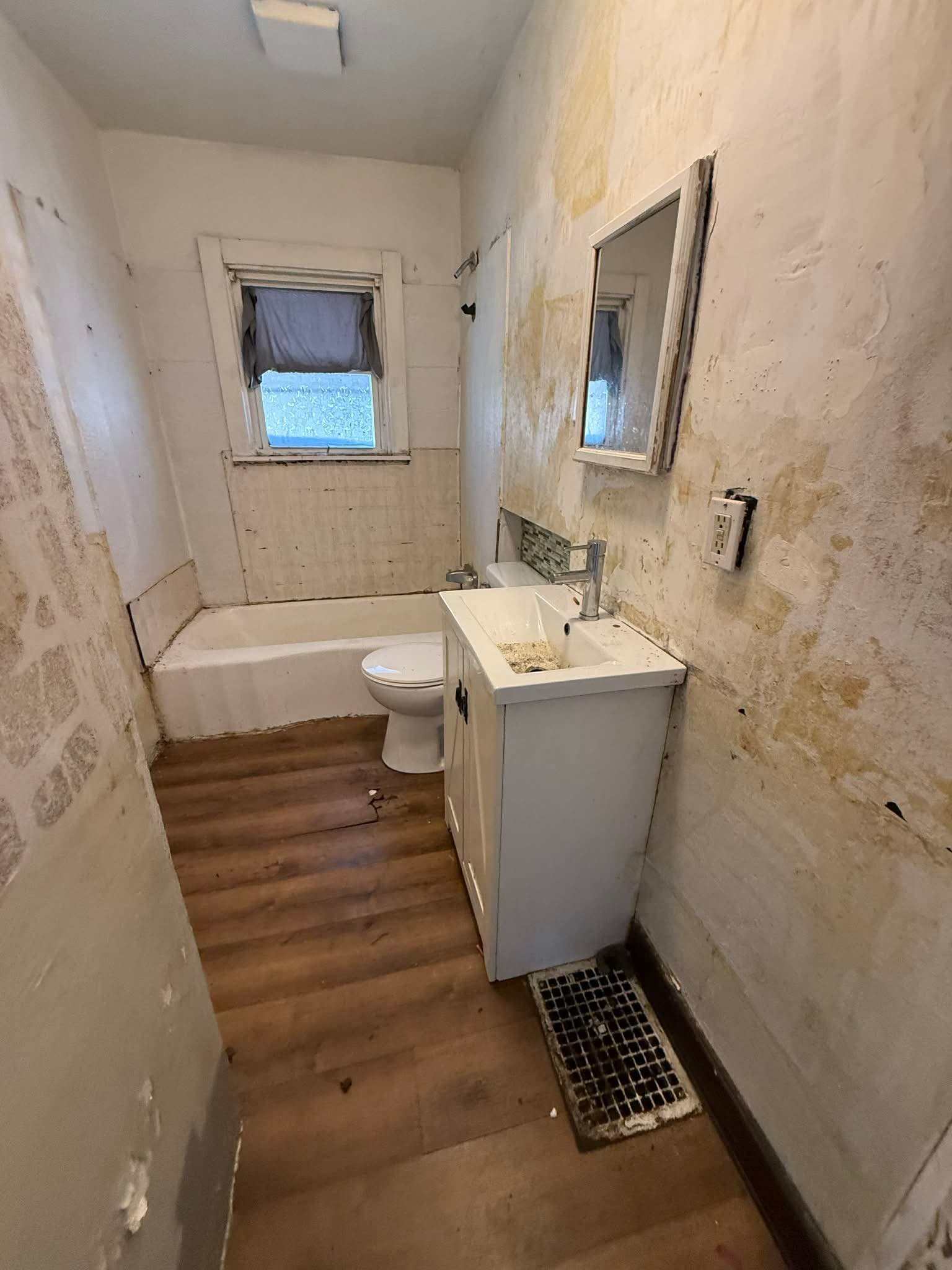 Decatur House: 1305 E Whitmer St