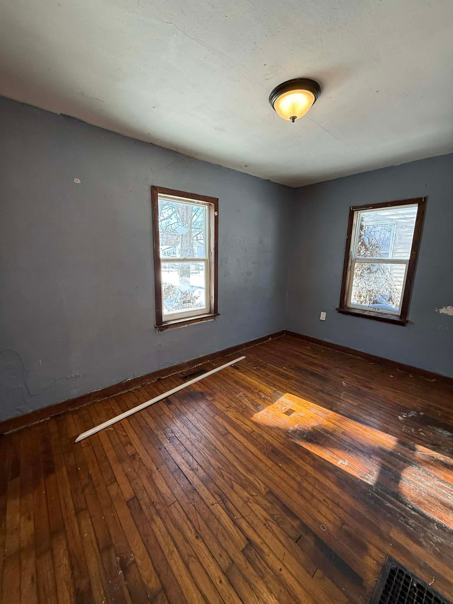 Decatur House: 1305 E Whitmer St
