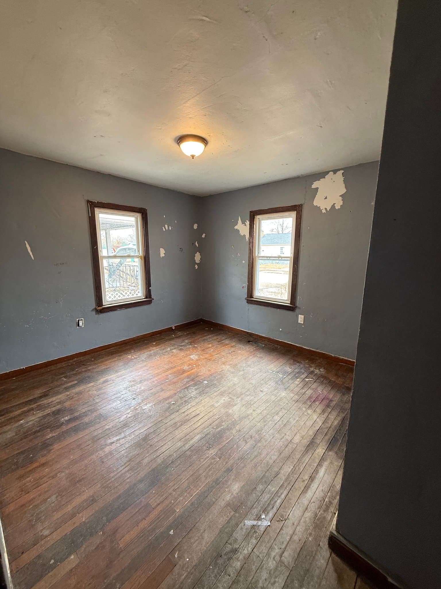 Decatur House: 1305 E Whitmer St