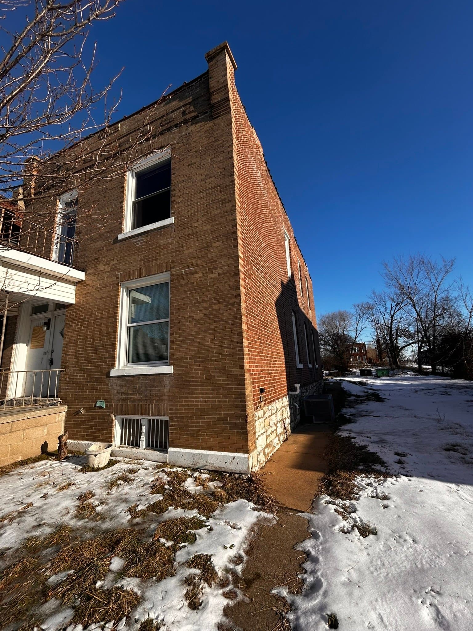 St. Louis House: 1460 Laurel St