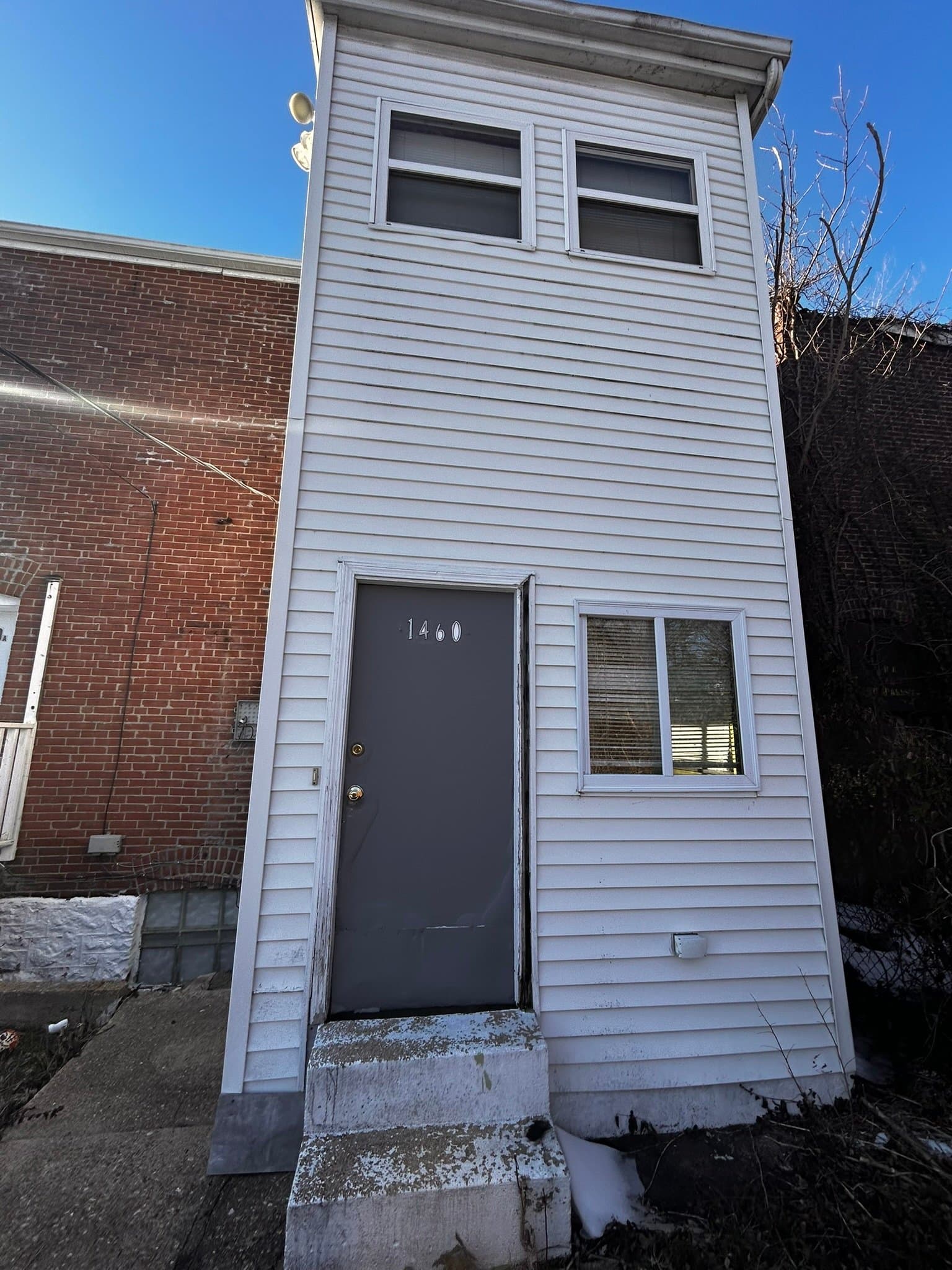 St. Louis House: 1460 Laurel St