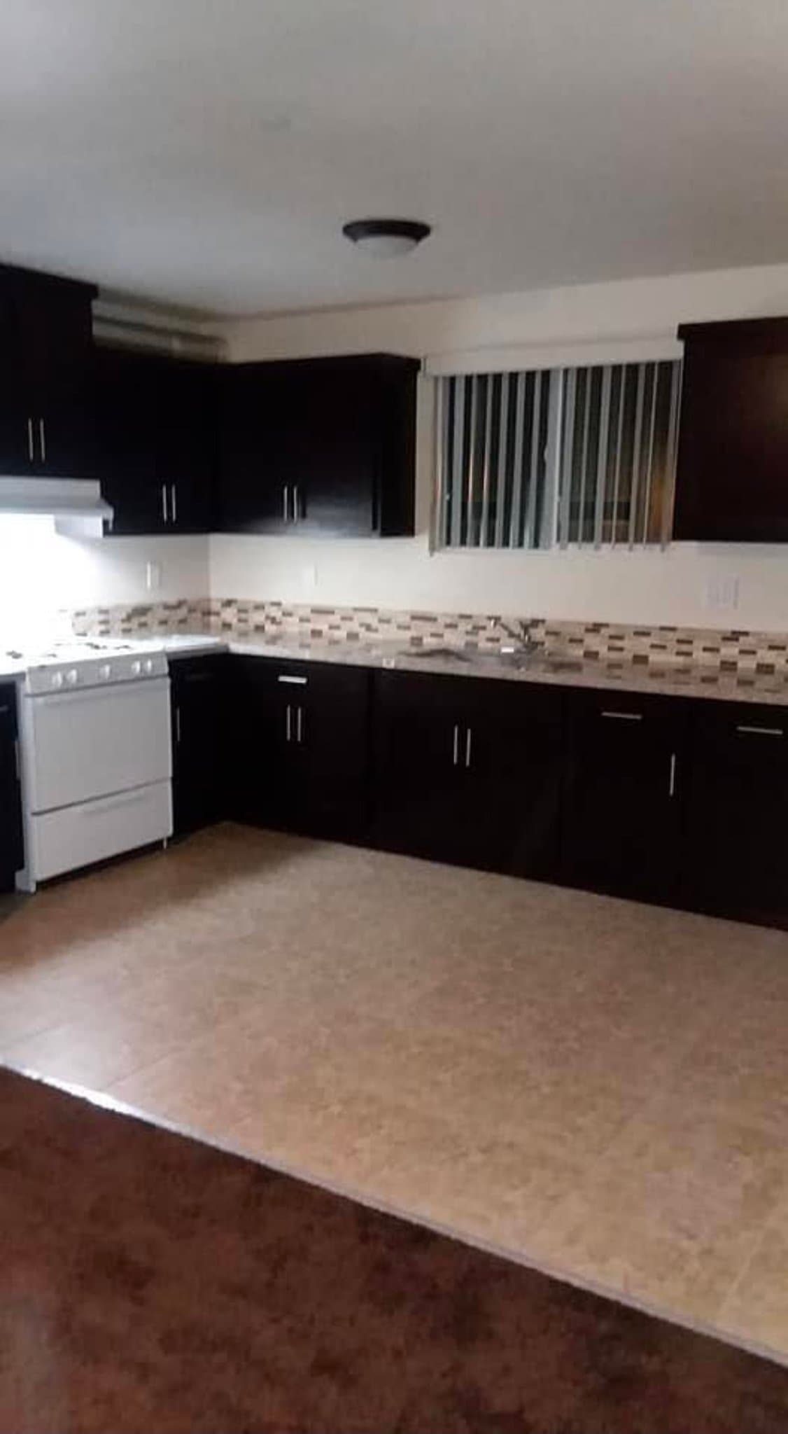 Los angeles Single Room: 639 w 95th st