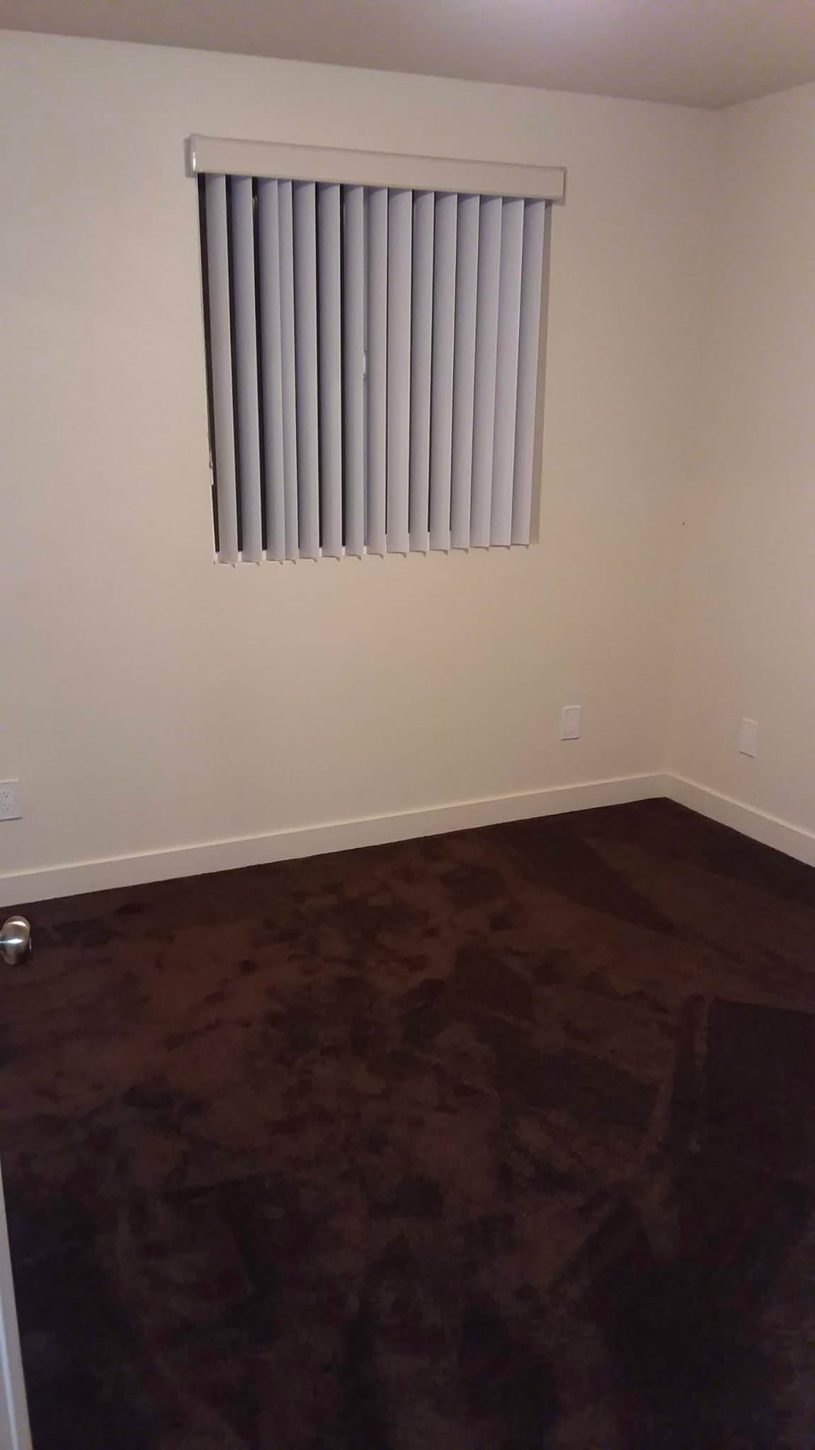 Los angeles Single Room: 639 w 95th st