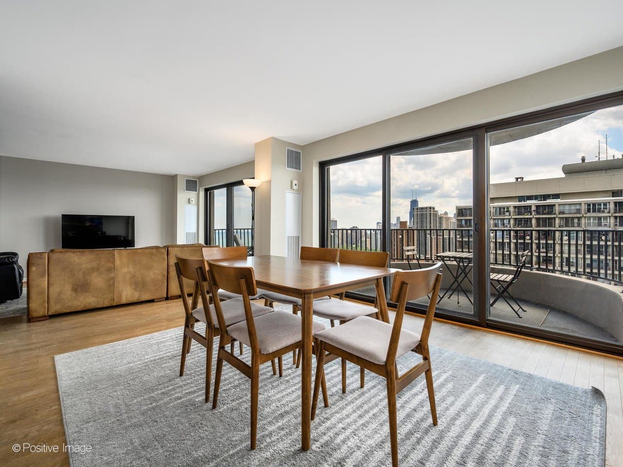 Chicago Condo: 2020 N Lincoln Park West