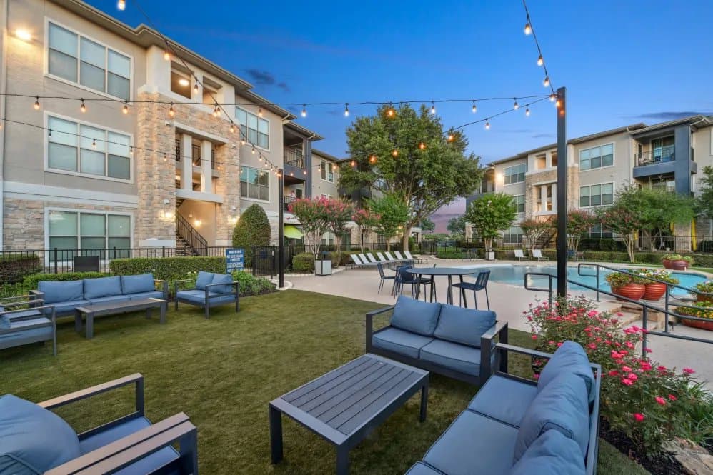 Fort Worth Apartment: 7301 Oakmont Blvd