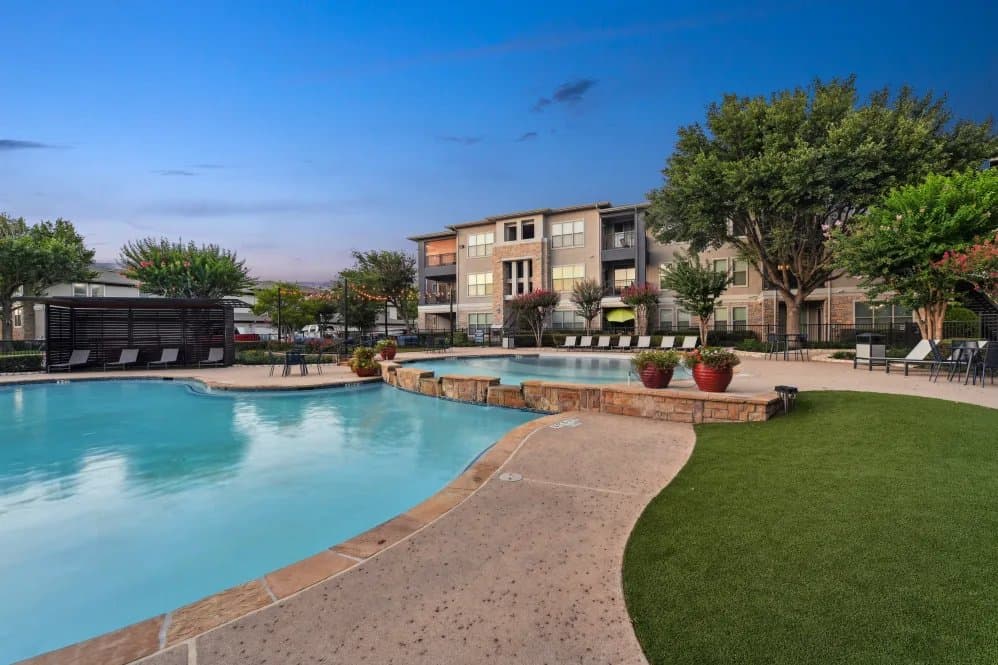 Fort Worth Apartment: 7301 Oakmont Blvd