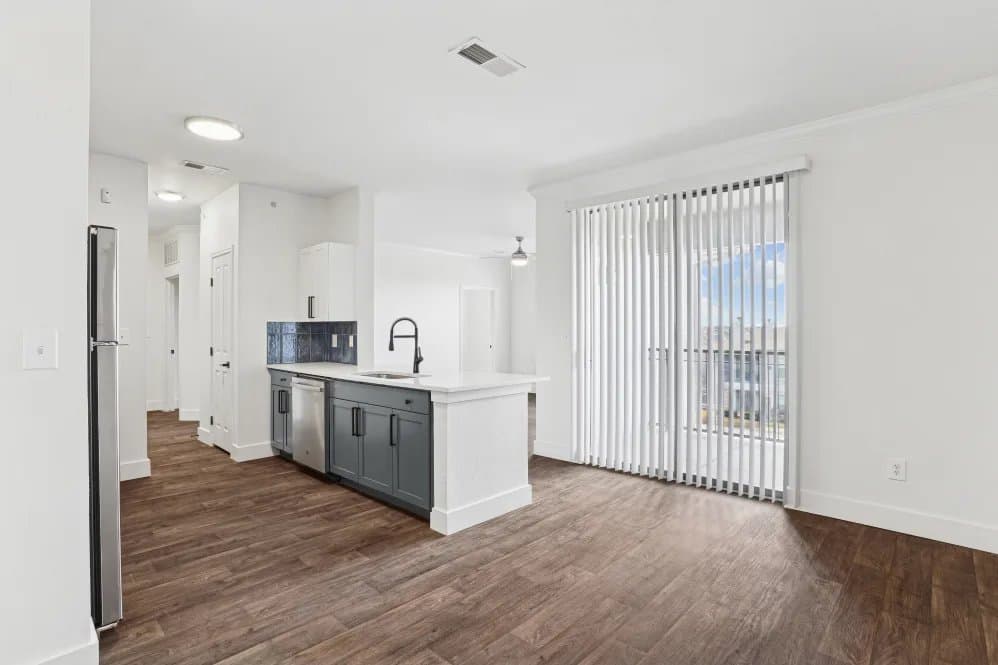 Fort Worth Apartment: 7301 Oakmont Blvd