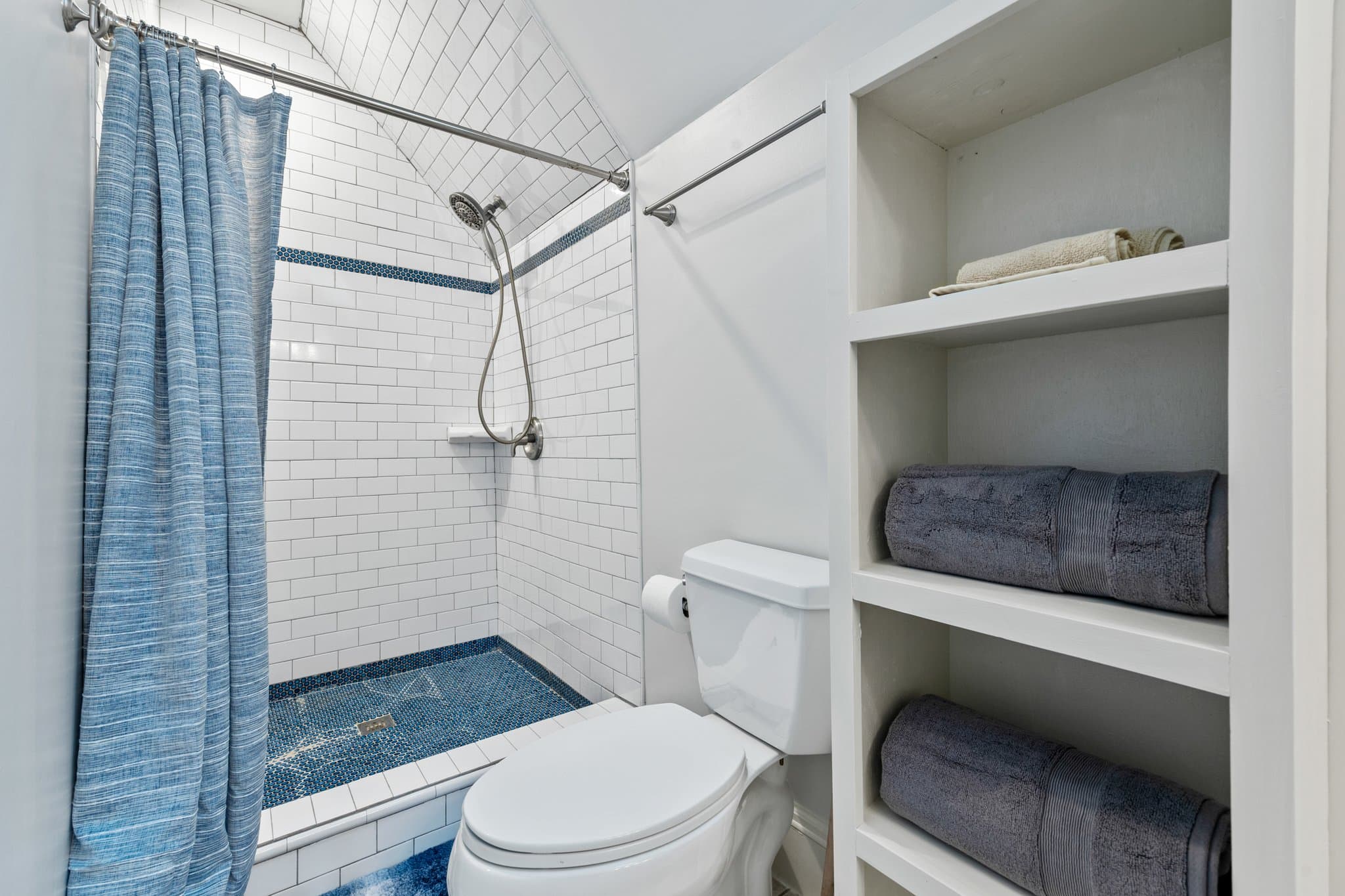 Atlanta House: 1146 Wade St NE