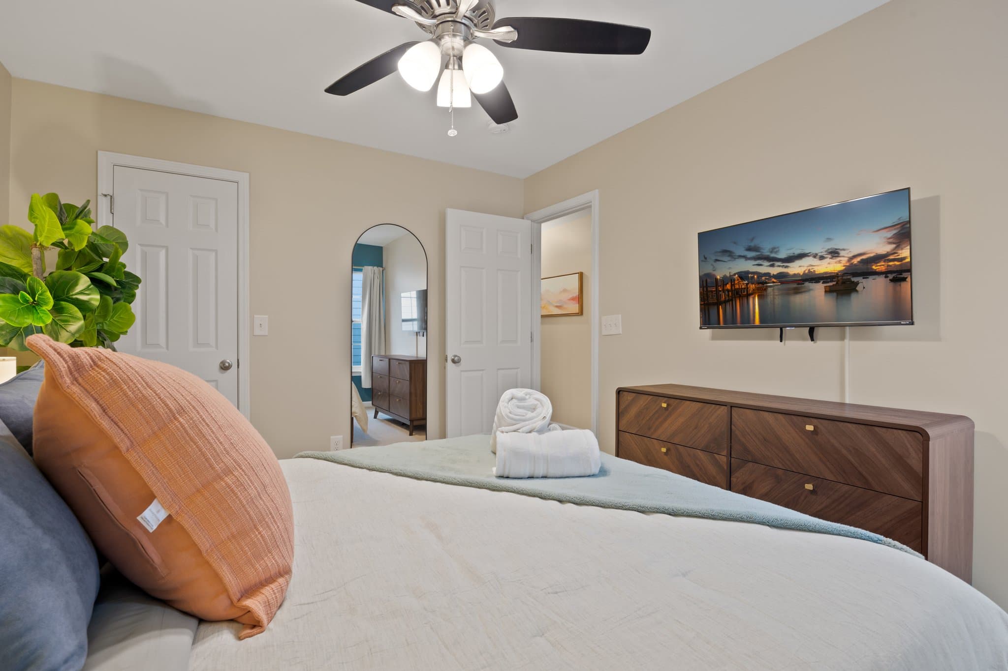 Milton House: 13581 Weycroft Circle