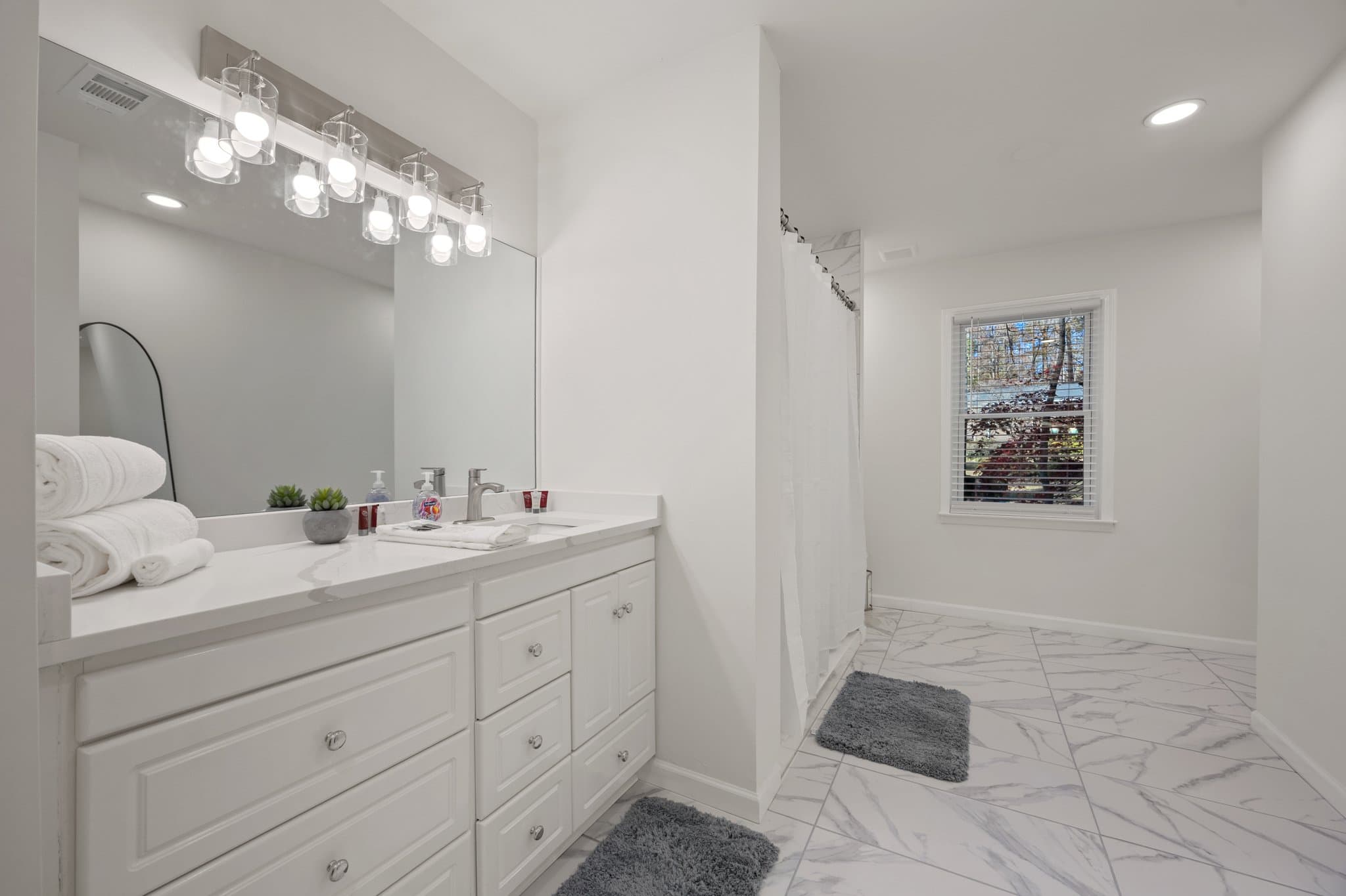 Smyrna House: 82 Vanessa Dr