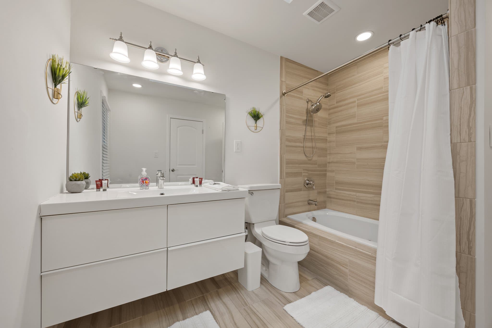 Smyrna House: 82 Vanessa Dr