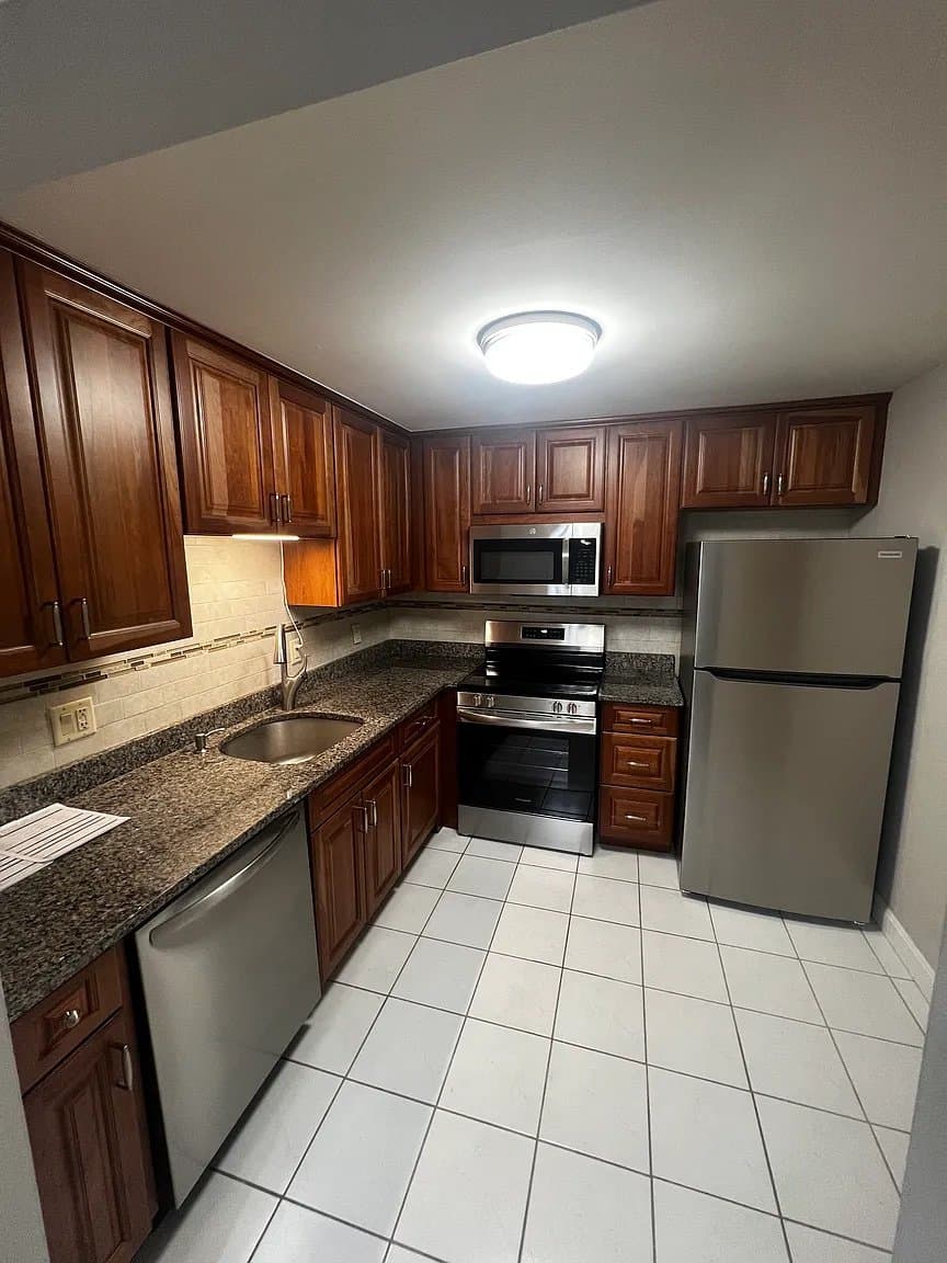 Framingham Apartment: 1321 Worcester Rd, APT 503