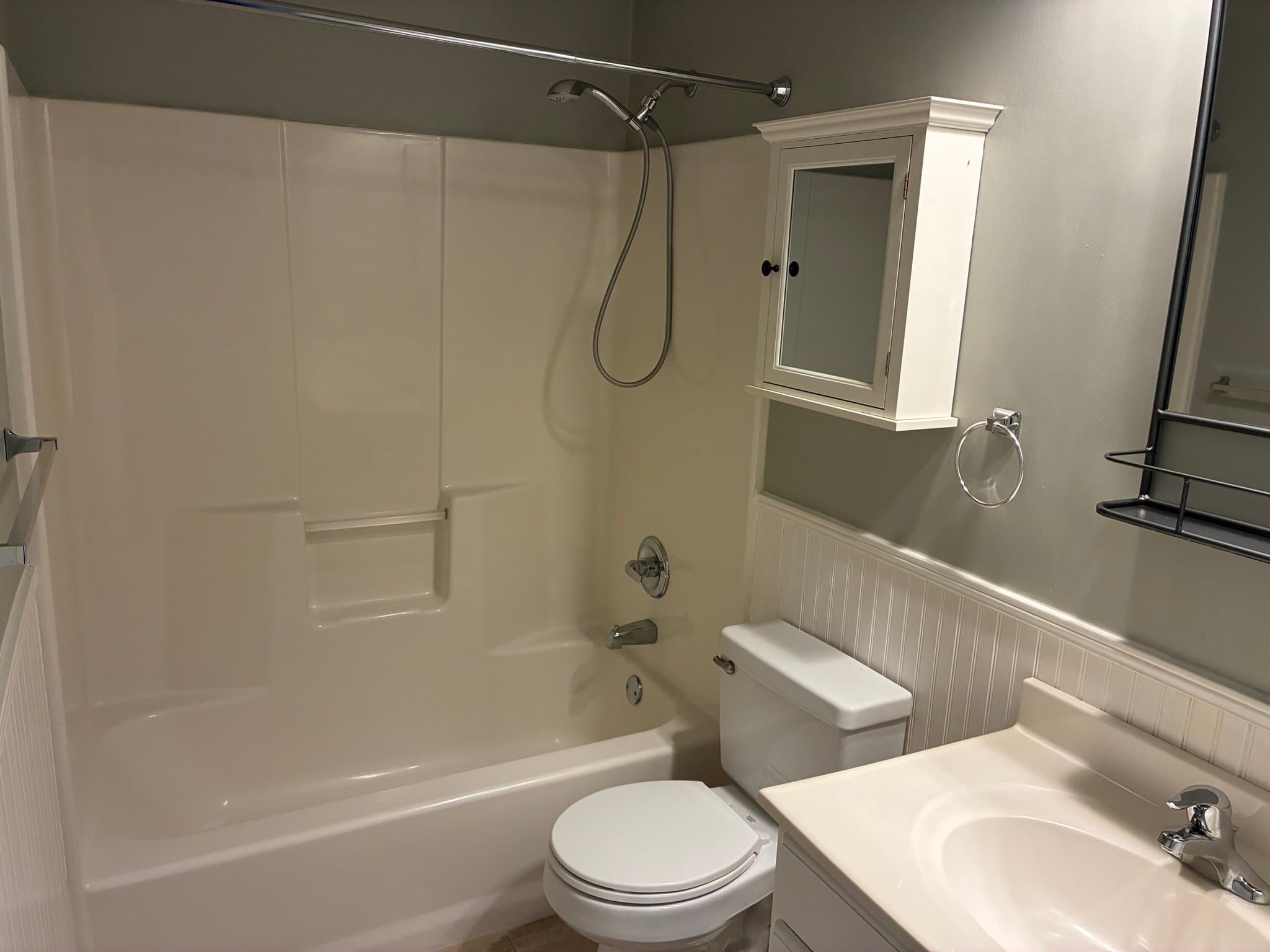 Columbia Single Room: 2 Guilford Green Ct
