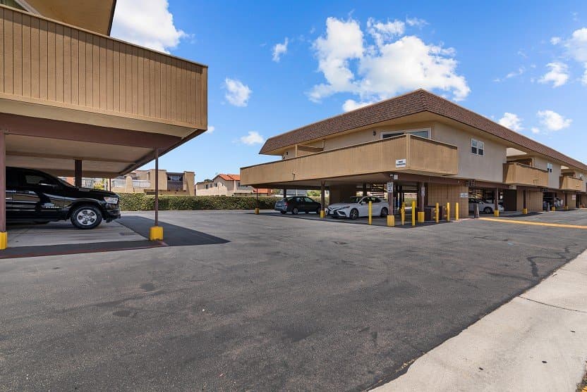 Huntington Beach Apartment: 4901 Heil Ave