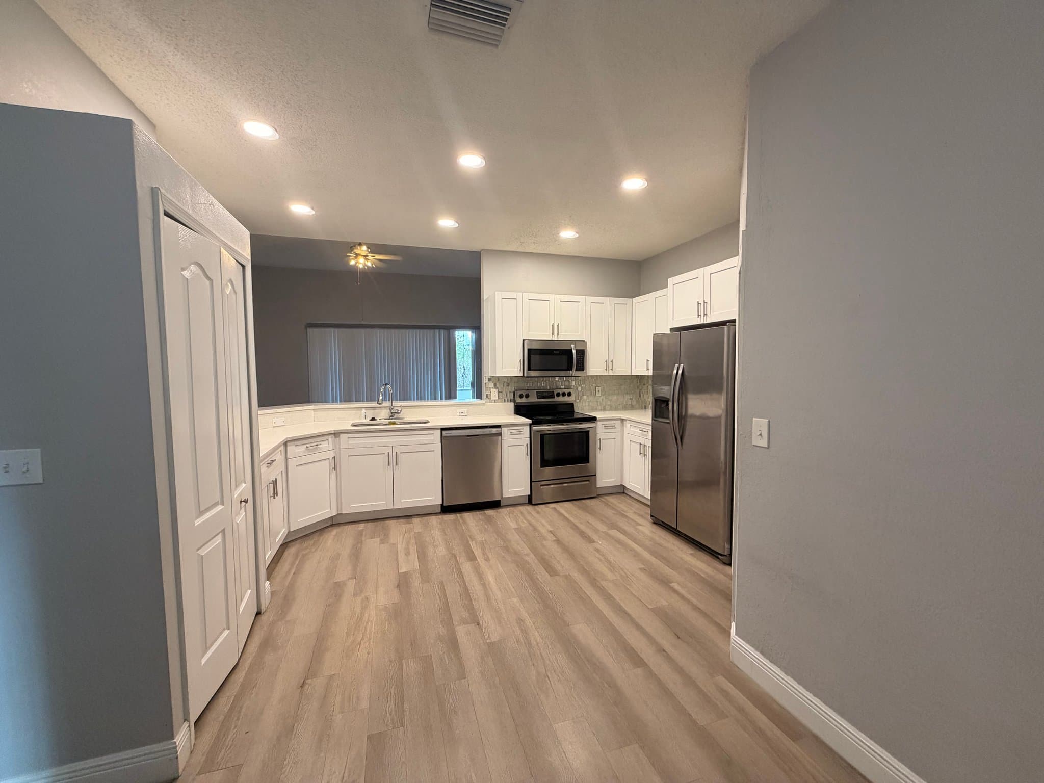 Valrico House: 704 Grand Canyon Dr