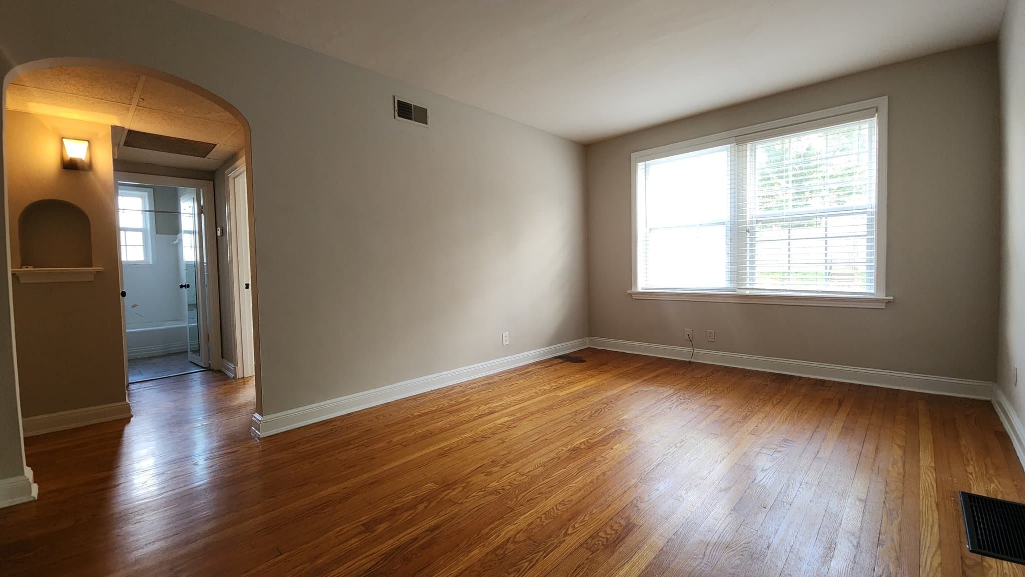 Saint Louis Apartment: 1042 Sanford Ave