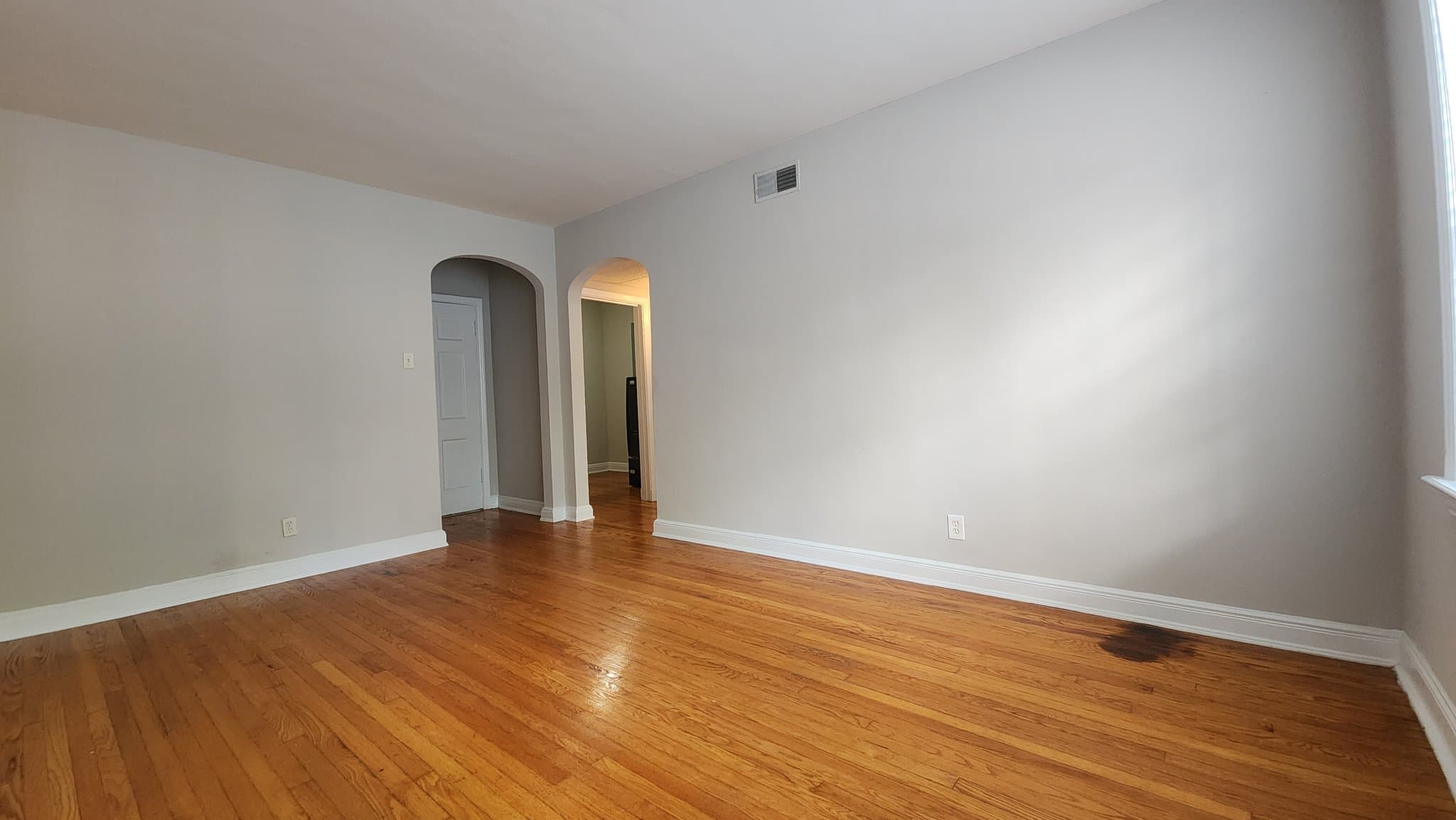 Saint Louis Apartment: 1042 Sanford Ave