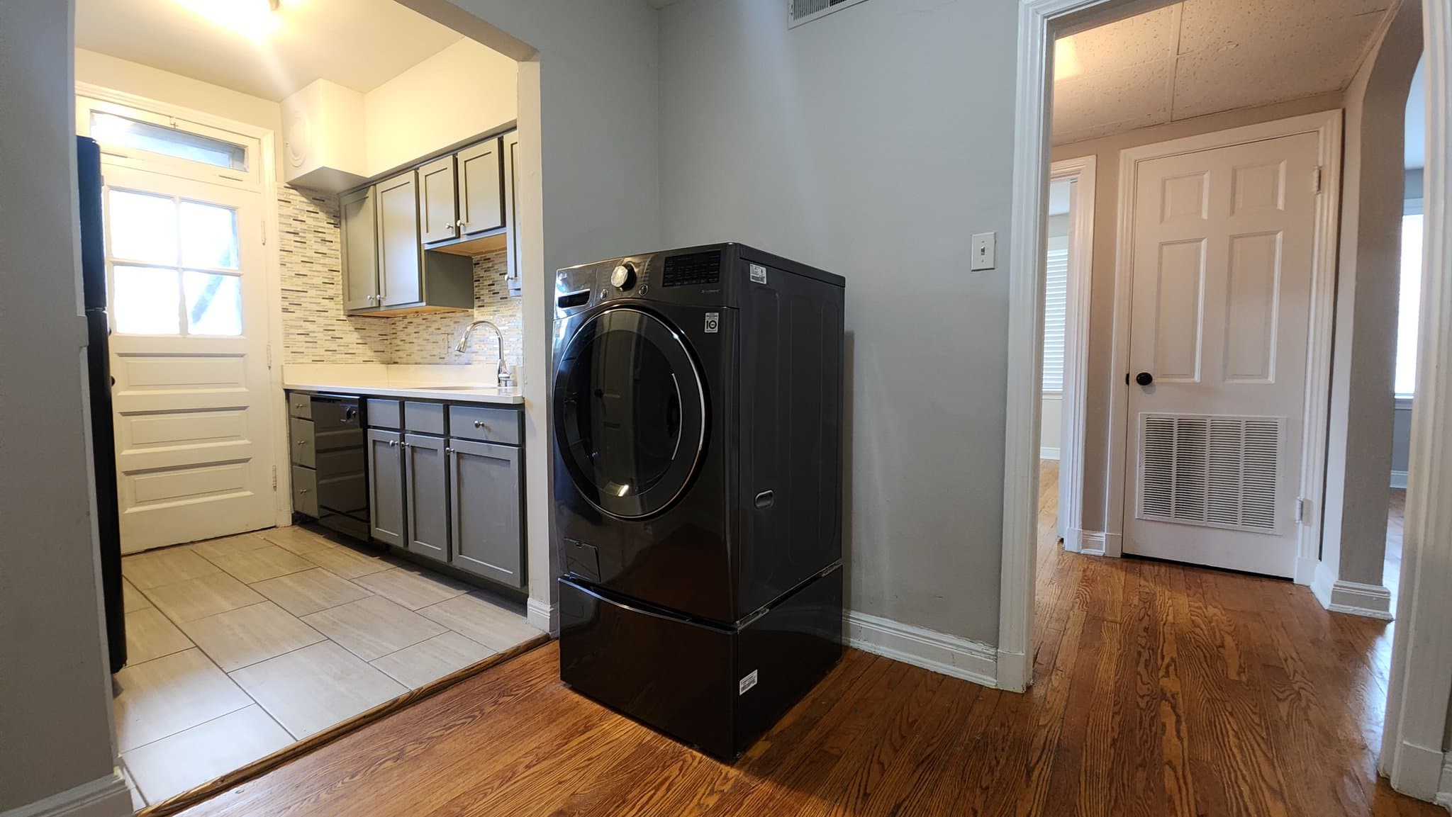 Saint Louis Apartment: 1042 Sanford Ave