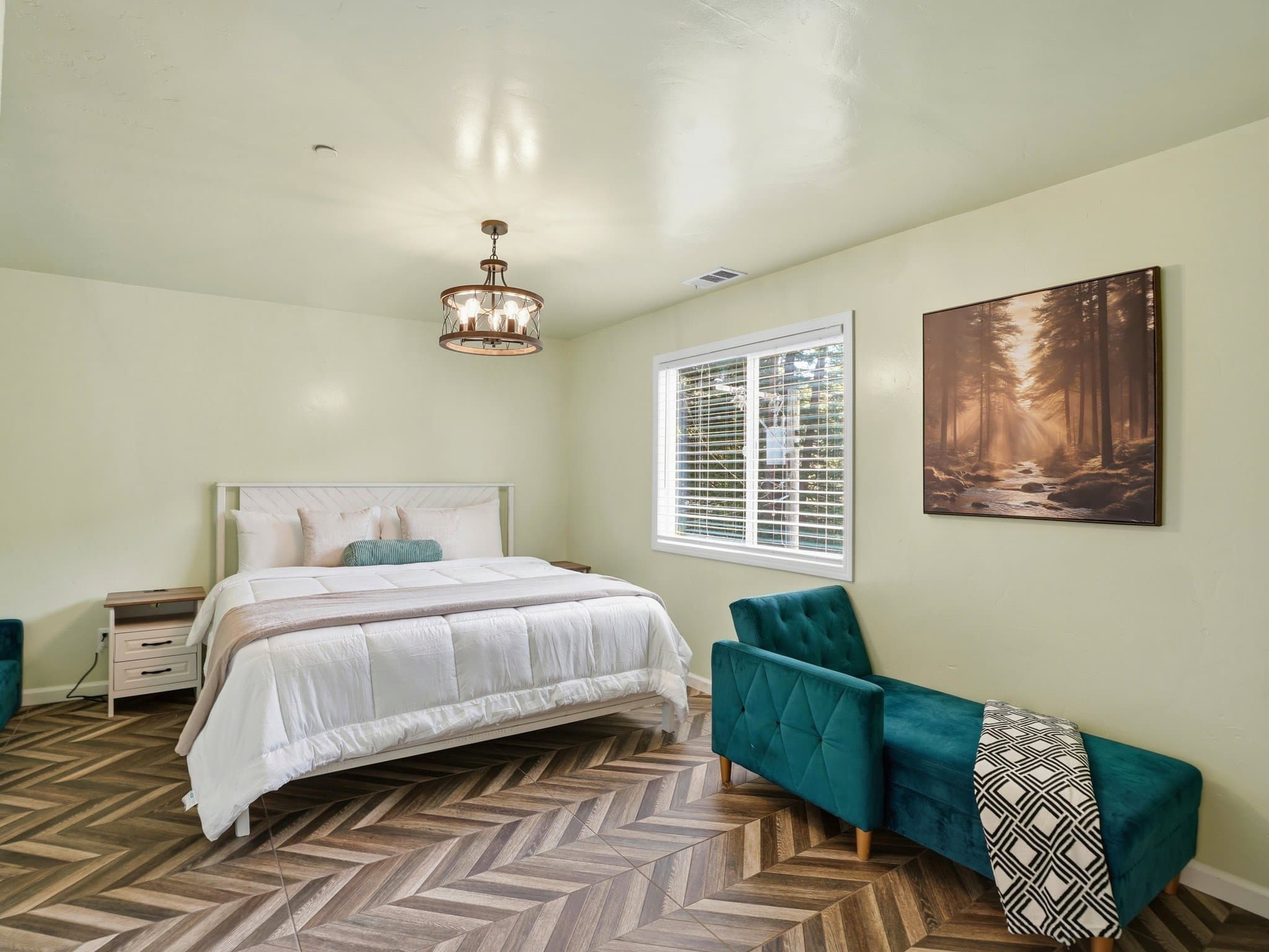 Guerneville House: 16799 center way