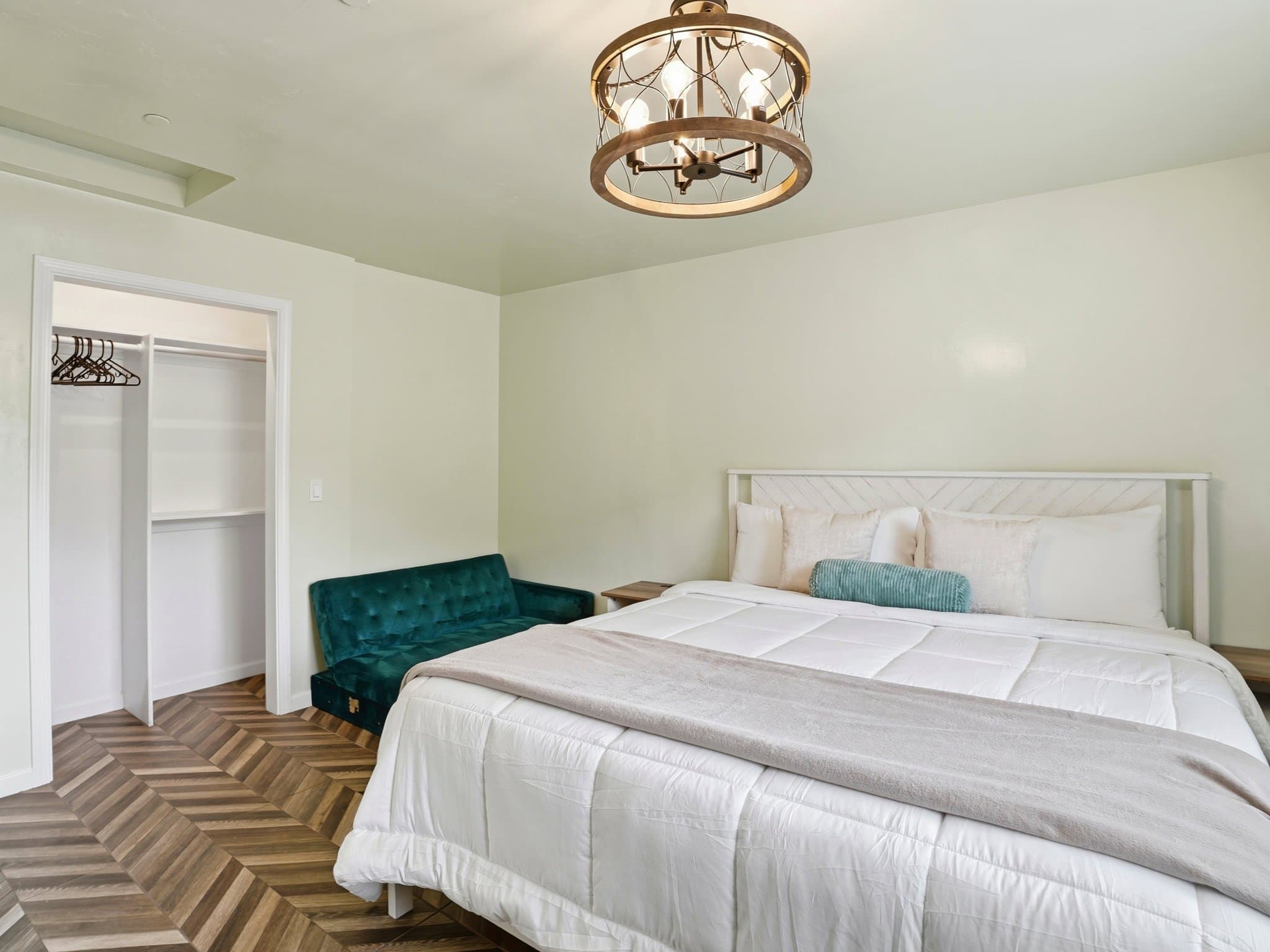 Guerneville House: 16799 center way