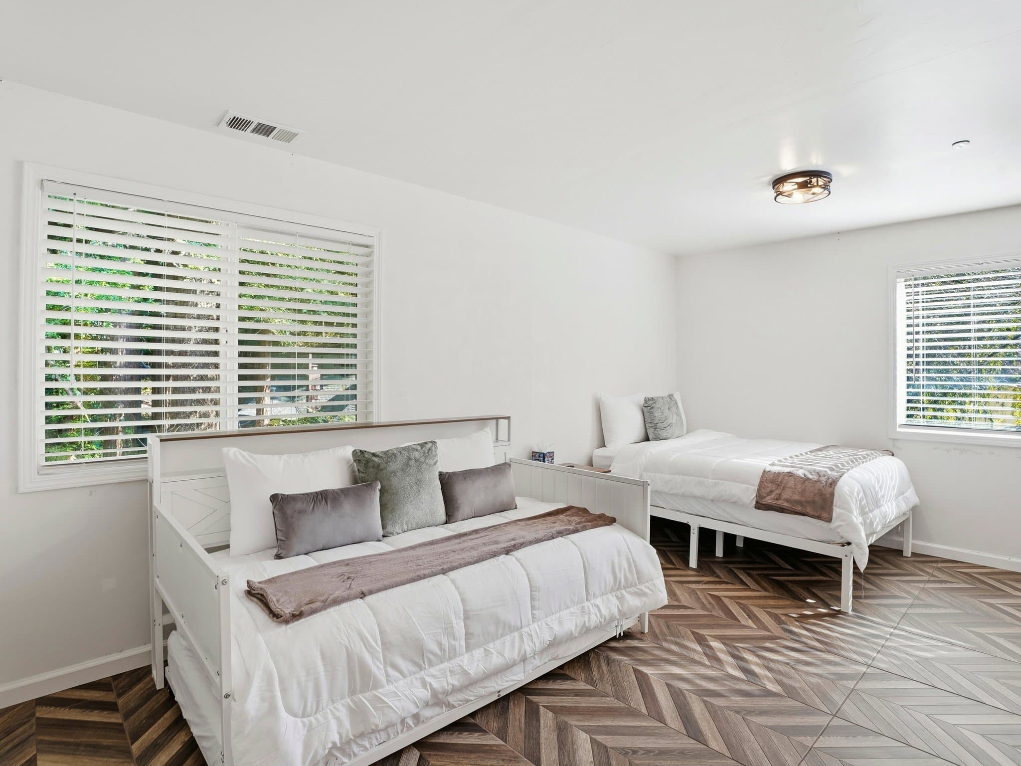 Guerneville House: 16799 center way