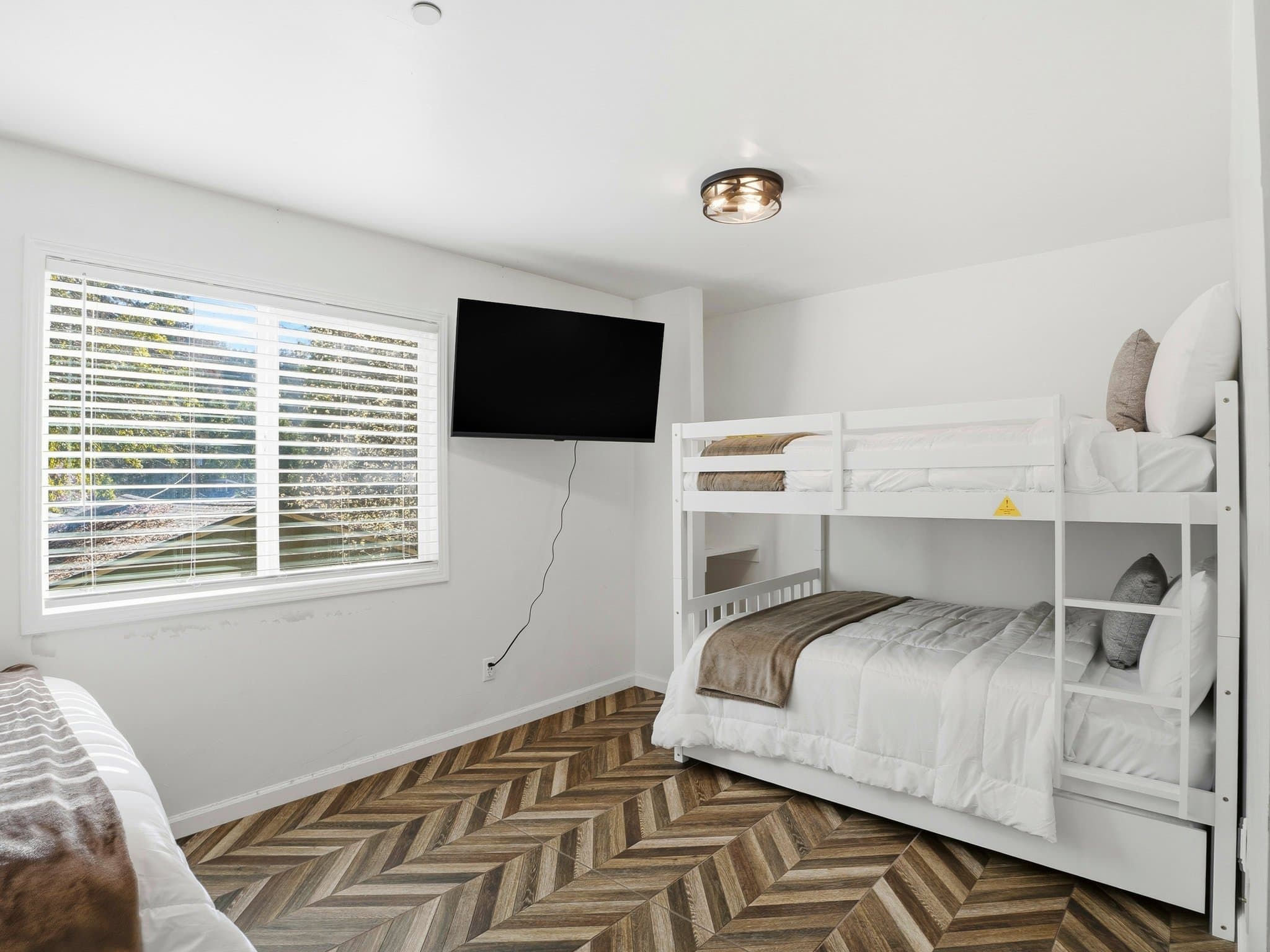 Guerneville House: 16799 center way