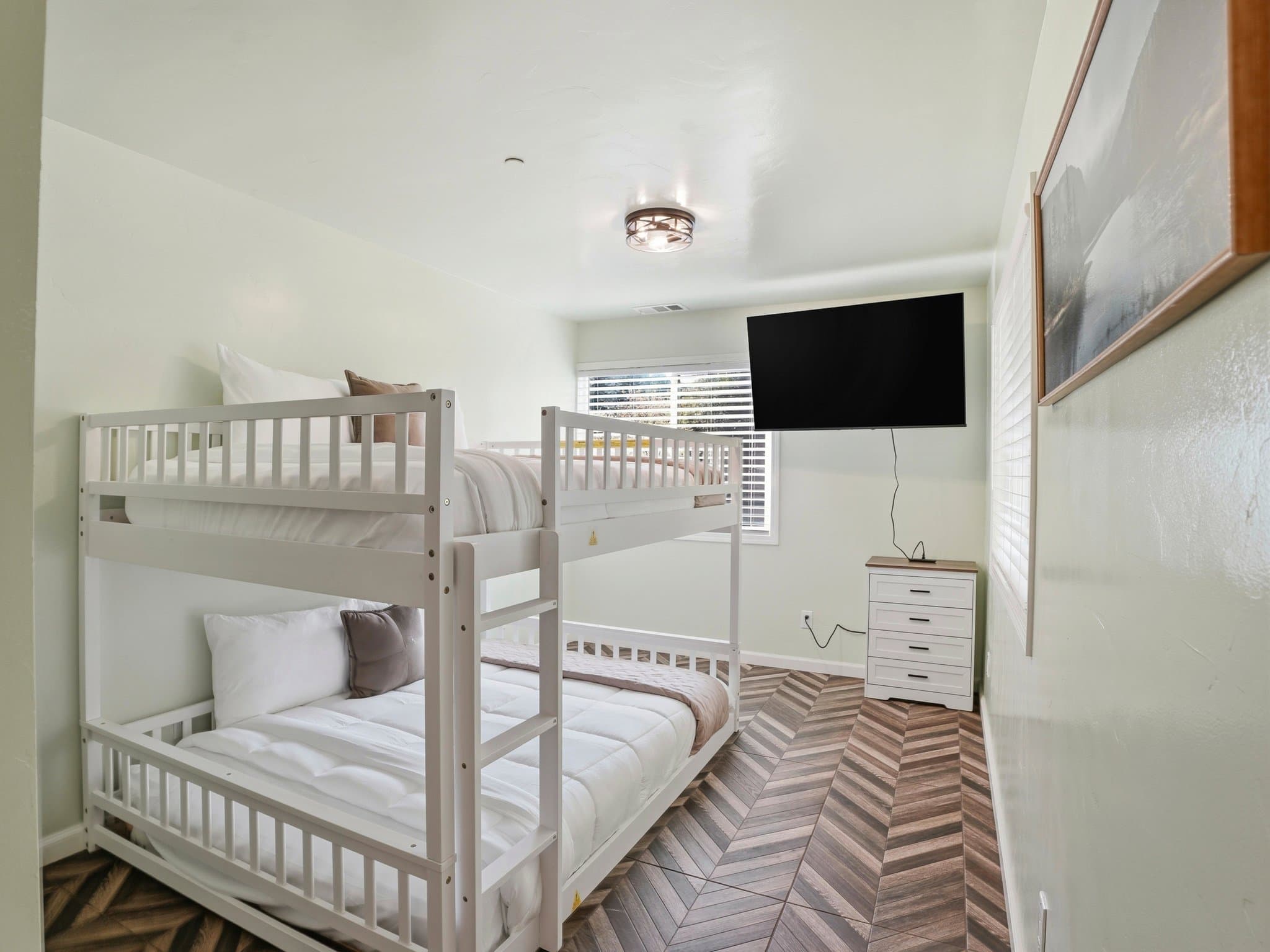 Guerneville House: 16799 center way