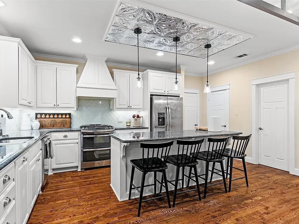 Anna House: 1622 Taylor Blvd