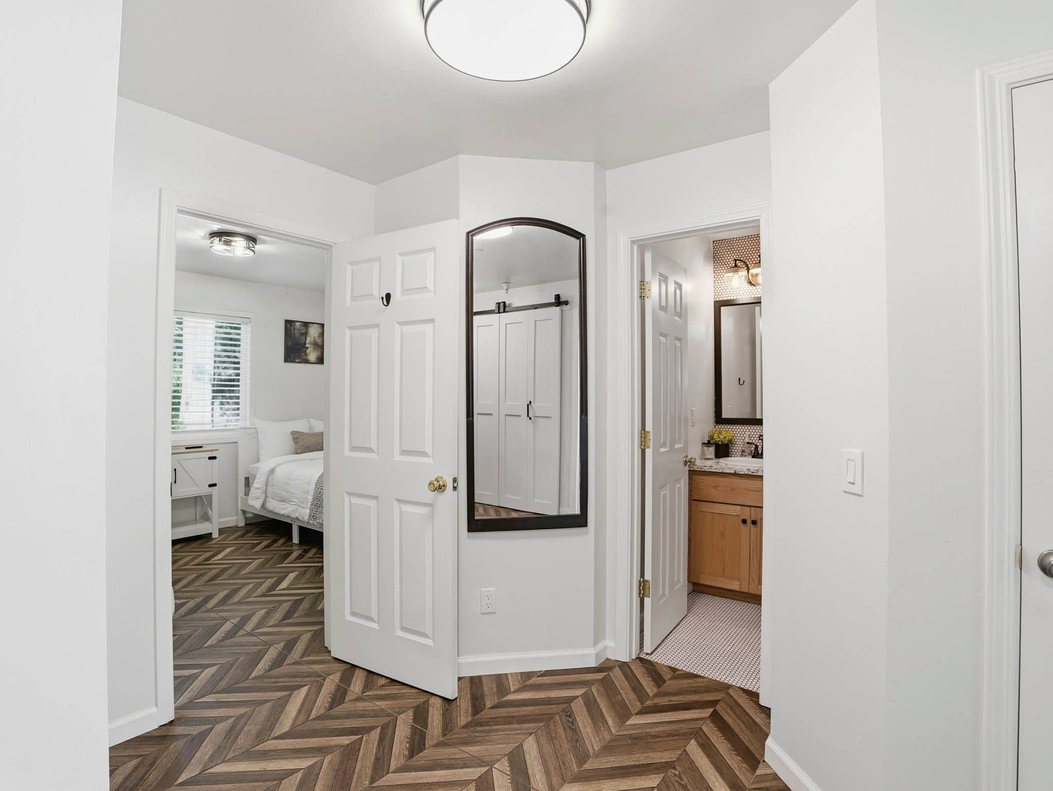 Guerneville House: 16799 center way