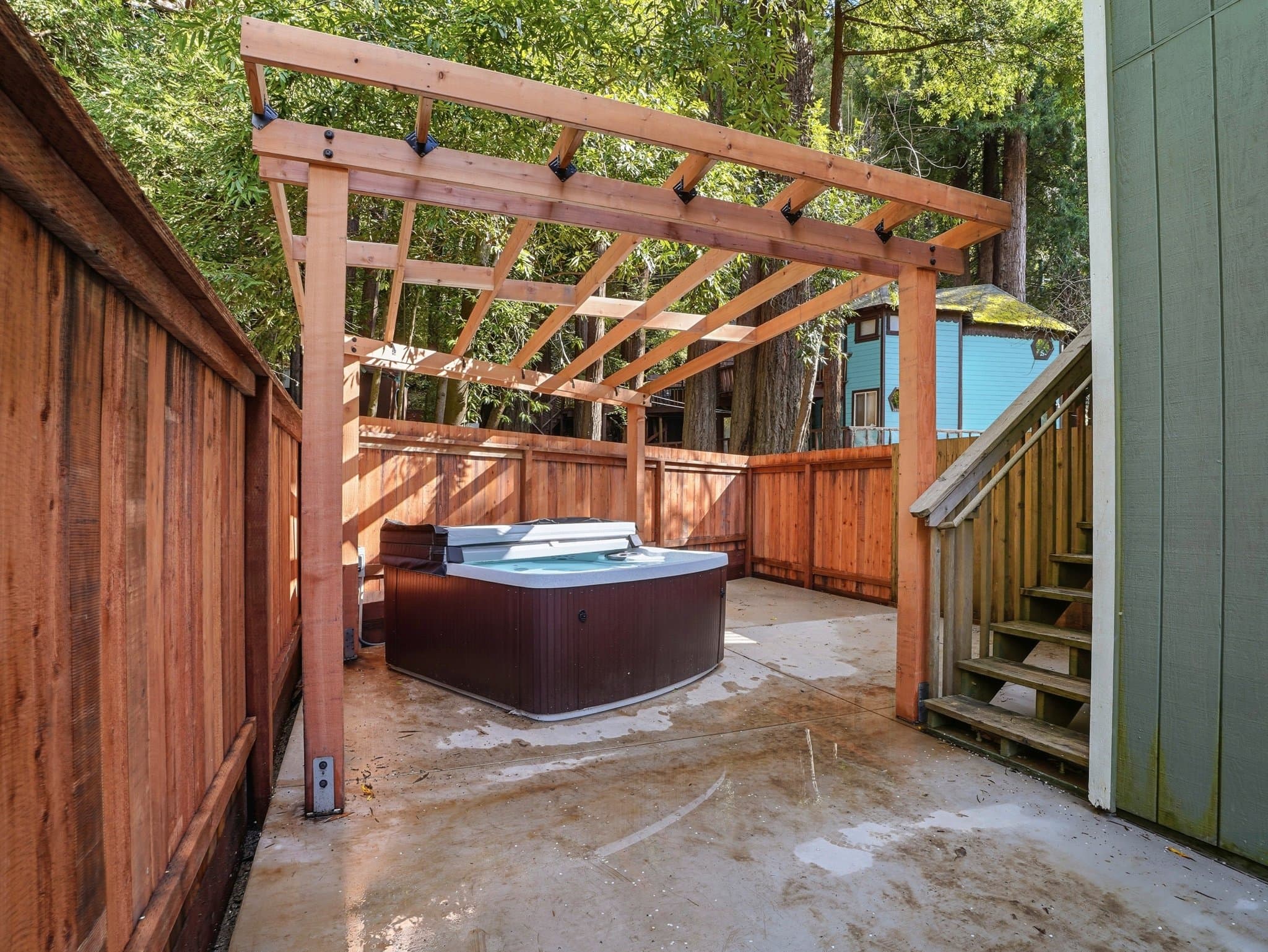 Guerneville House: 16799 center way